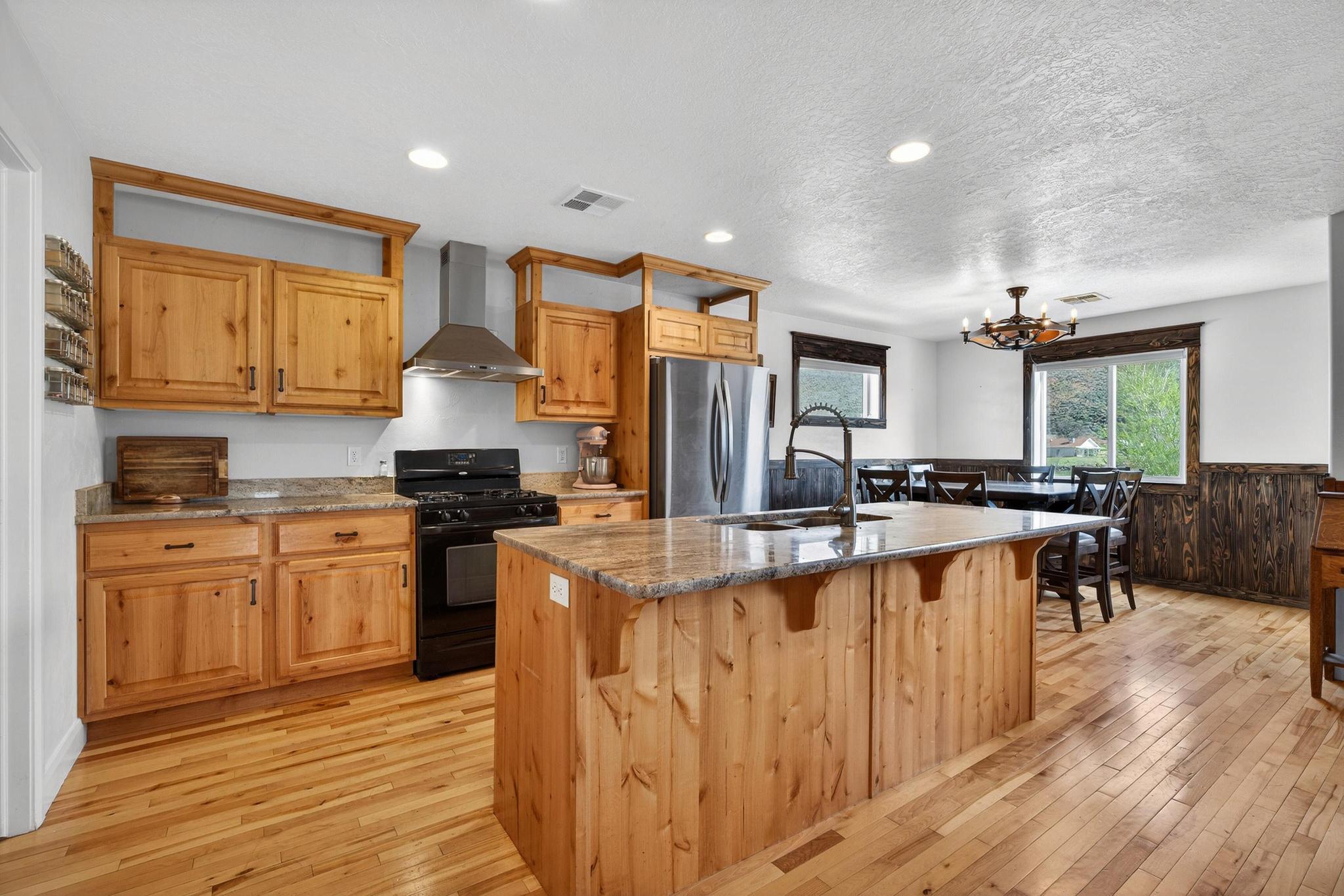 ALMOND HEIGHTS PARK - Residential