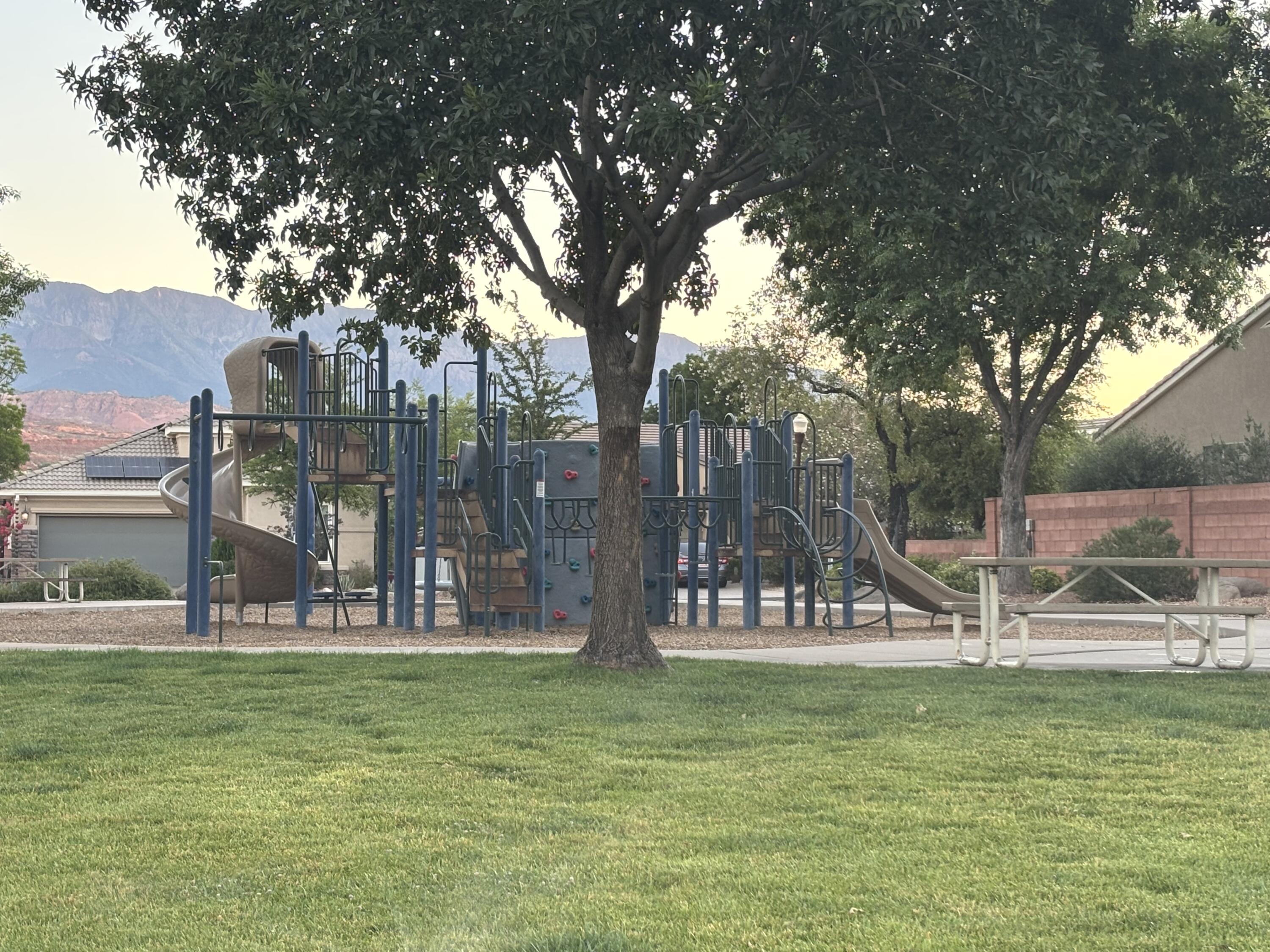 FOURTEEN FAIRWAY - Residential