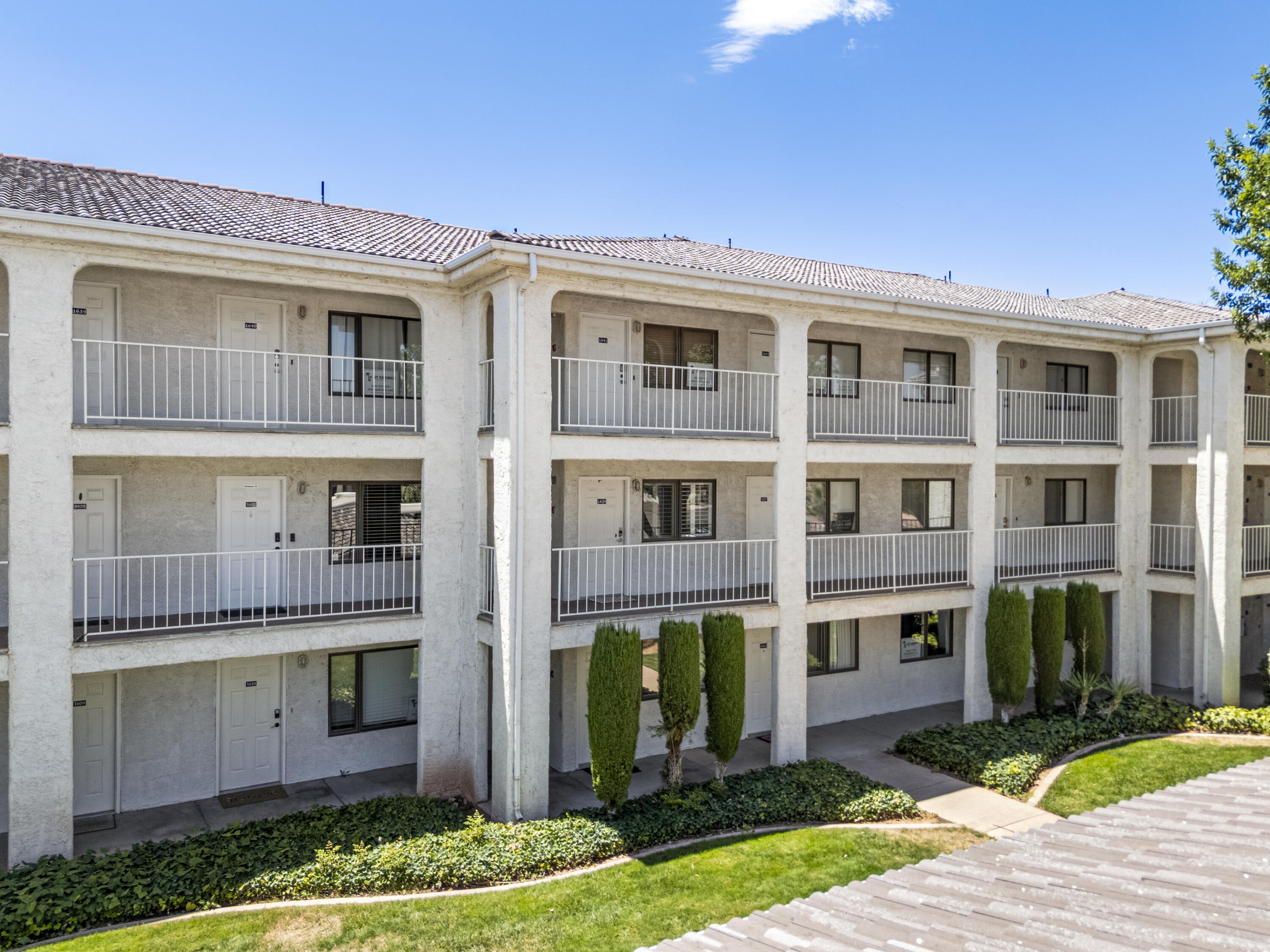 Recently renovated 1-bedroom, 1-bath condo in the highly desirable Las Palmas community. This unit is zoned for short-term rentals and works great as a personal getaway, investment property, or both. Updates include new LVP flooring throughout, painted kitchen cabinets, an updated bathroom, French doors, new furniture, painted kitchen cabinets, and a custom accent wall at the entry. The condo also features plantation shutters, a patio overlooking the pool, elevator access with no stairs, and a detached garage with built-in shelving. The HVAC was replaced in 2021 and the water heater was replaced in 2025. Las Palmas offers 6 pools, 4 hot tubs, pickleball and tennis courts, bocce ball, a clubhouse, playgrounds, and beautifully maintained grounds. Close to hiking, biking, golf, Snow Canyon, and everything Southern Utah has to offer.