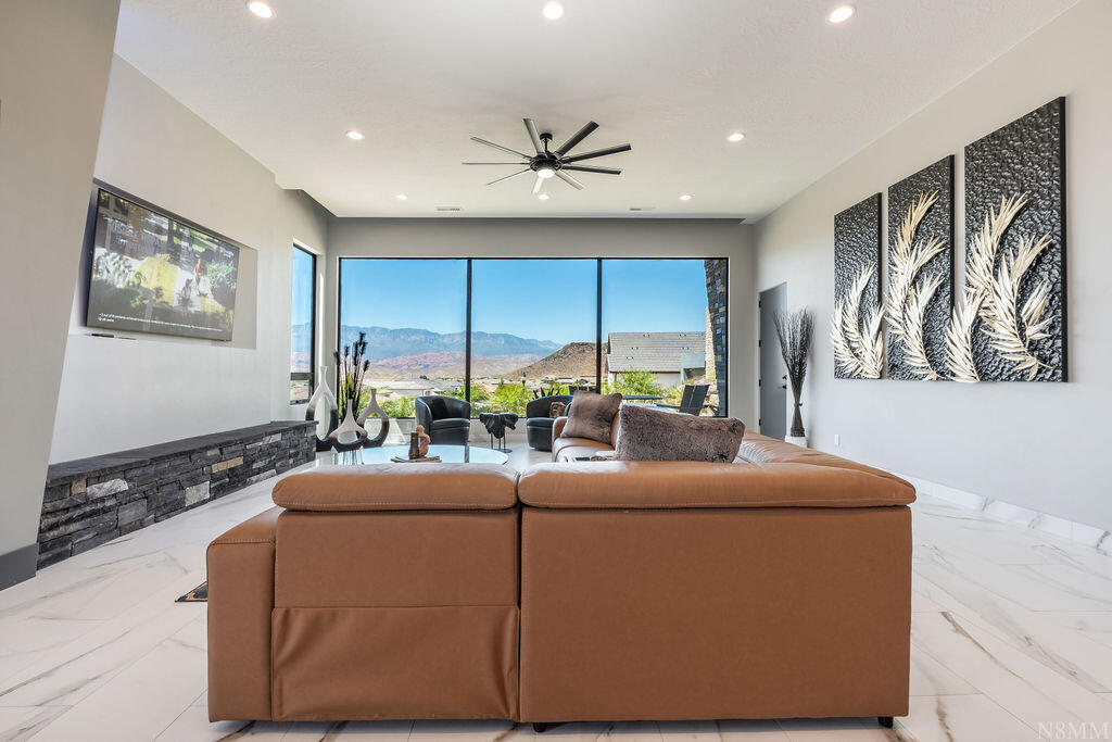 DIXIE SPRINGS - Residential