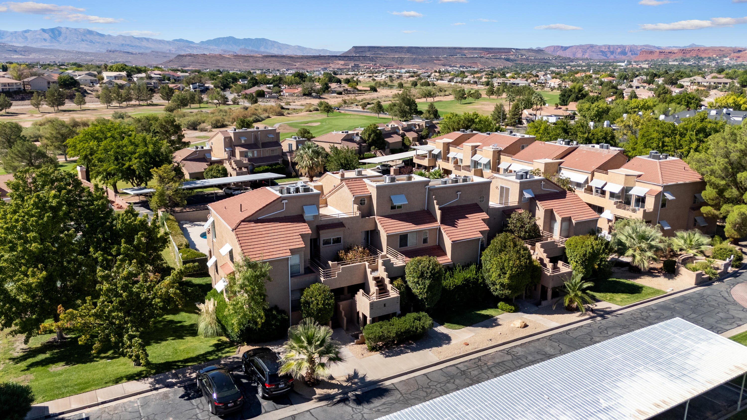 TAMARACK - ST GEORGE GOLF CLUB CONDOS - Residential