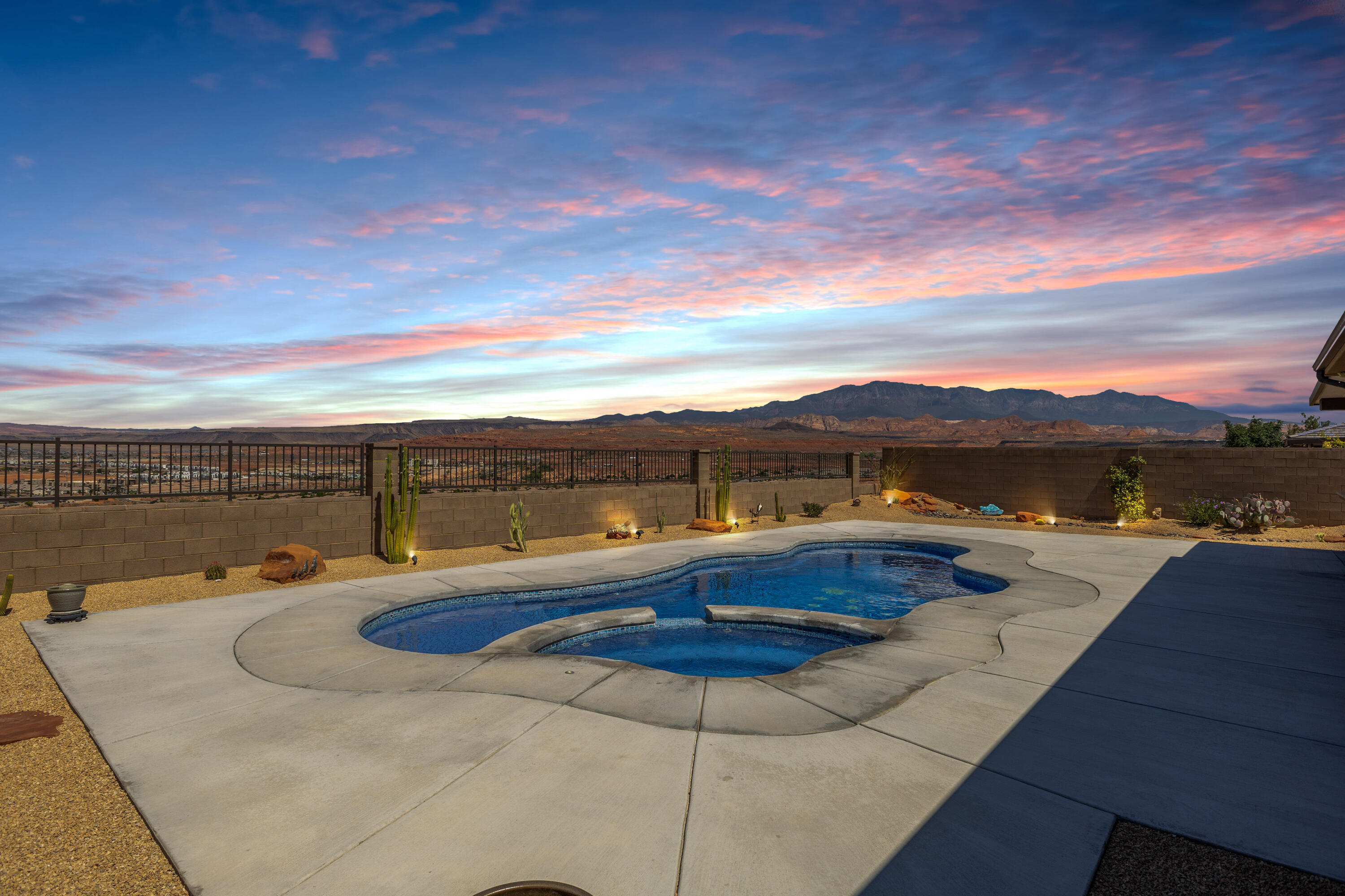 VIEWS AT CORAL CANYON - Residential