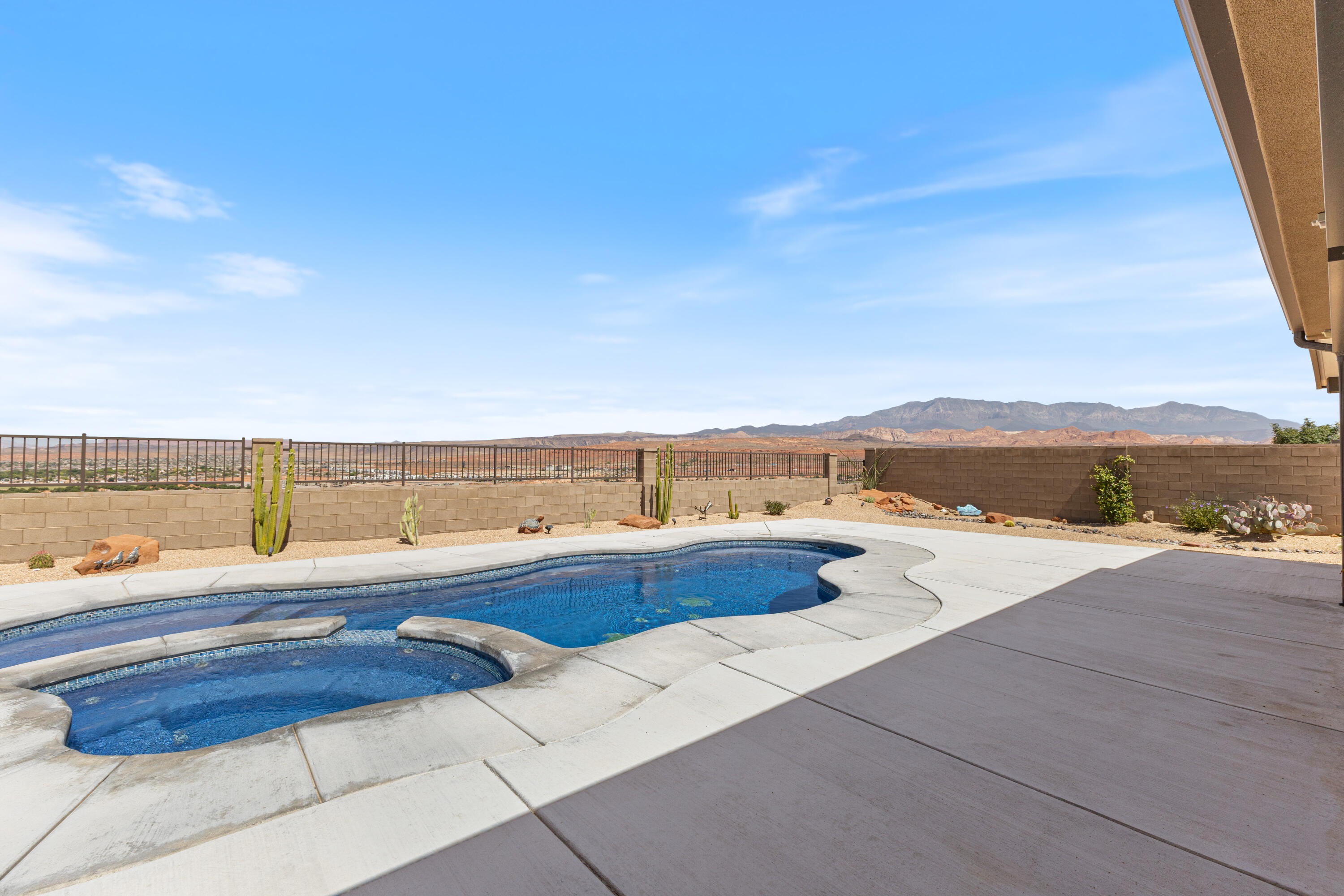 VIEWS AT CORAL CANYON - Residential