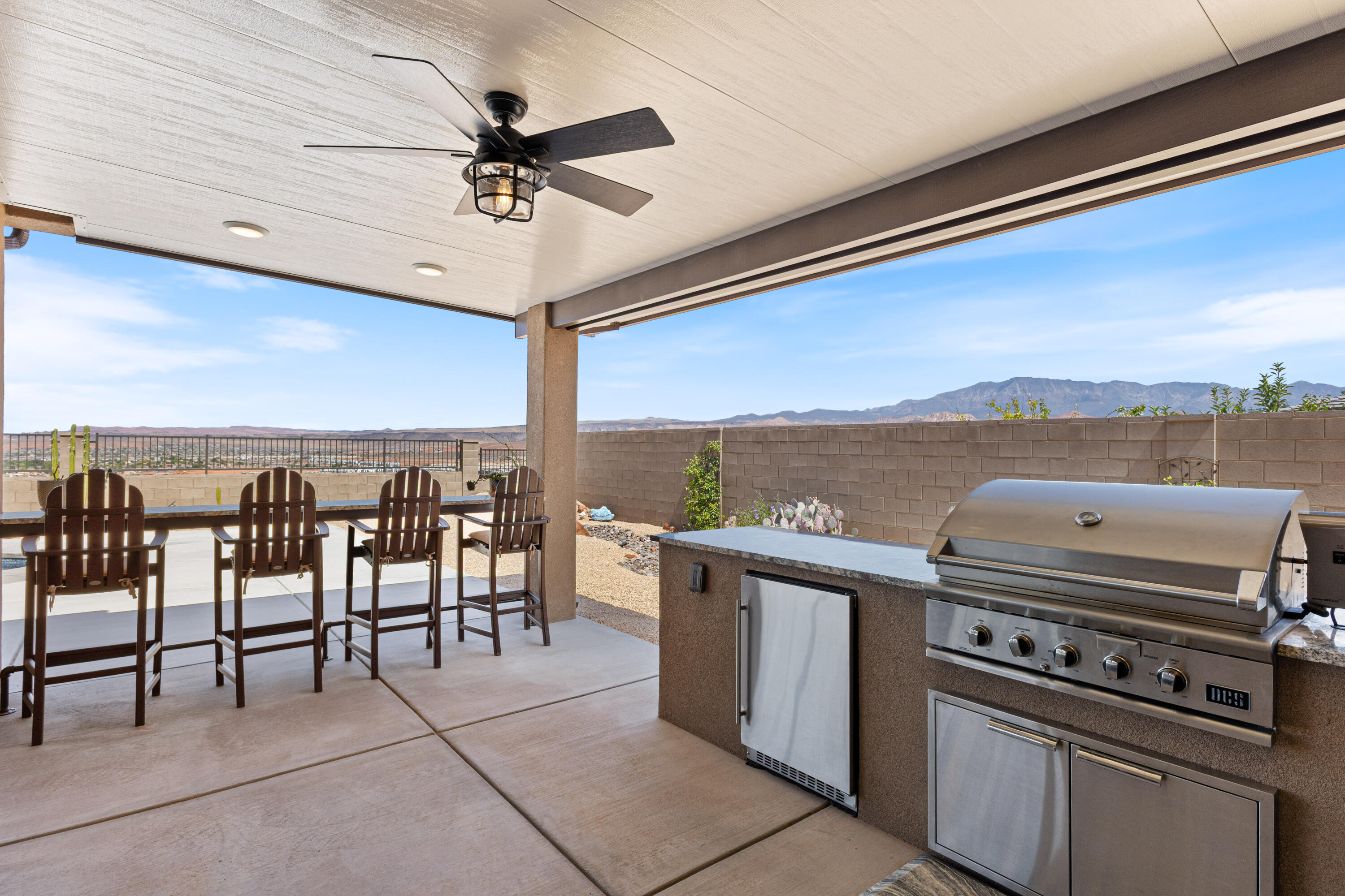 VIEWS AT CORAL CANYON - Residential