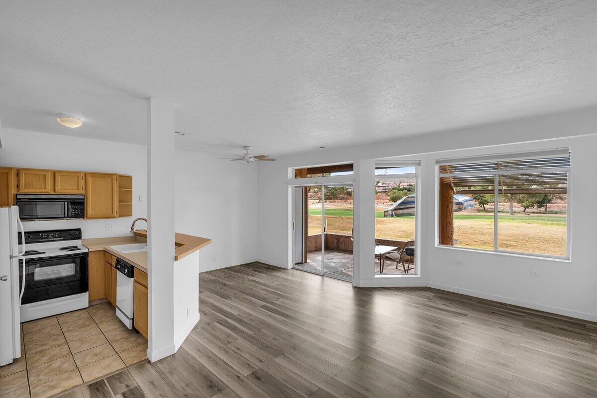 TAMARACK - ST GEORGE GOLF CLUB CONDOS - Residential