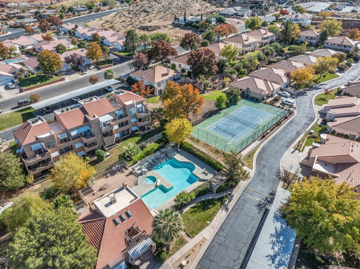 TAMARACK - ST GEORGE GOLF CLUB CONDOS - Residential