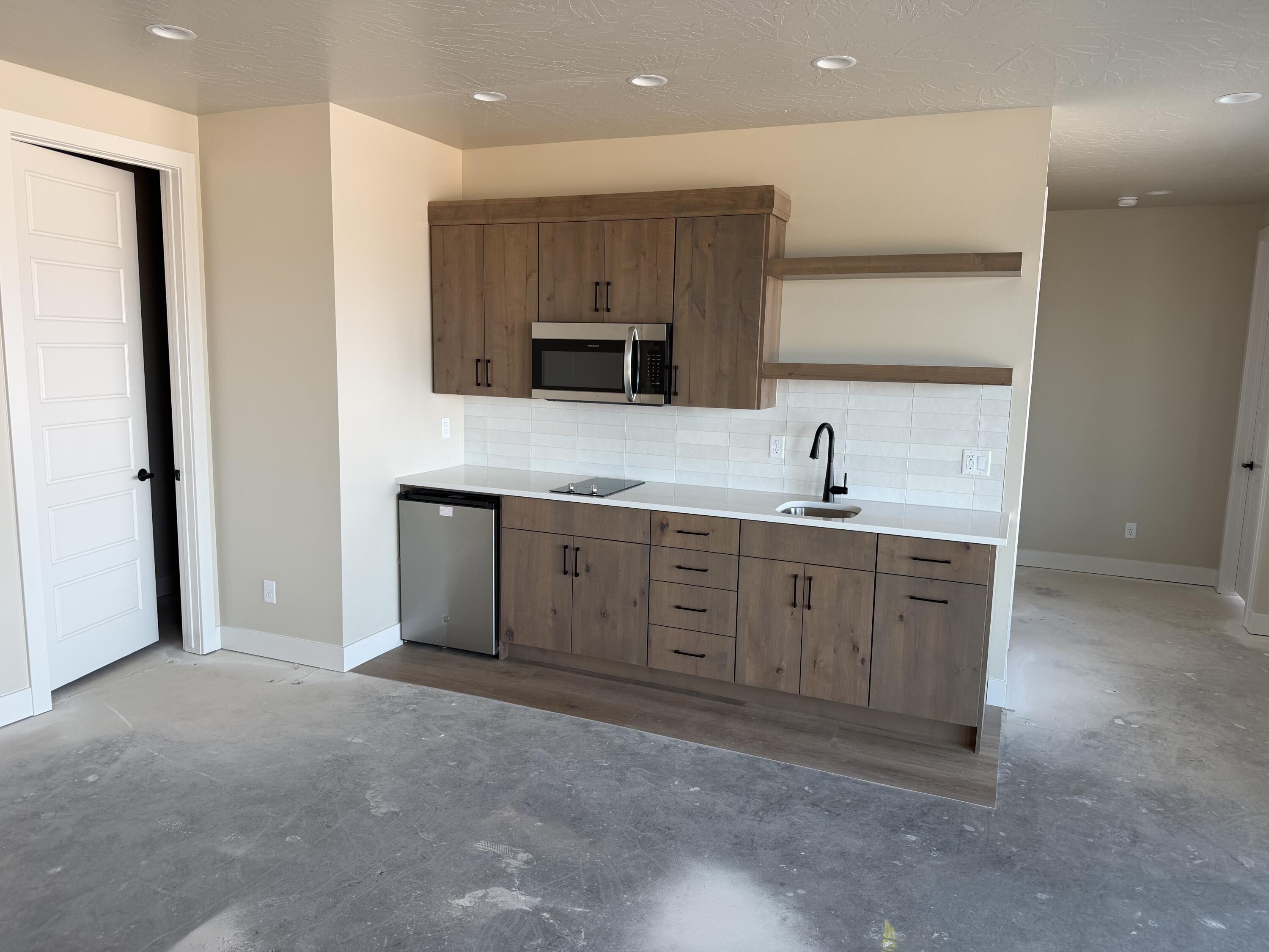 MOUNTAIN VIEW ESTATES - Residential