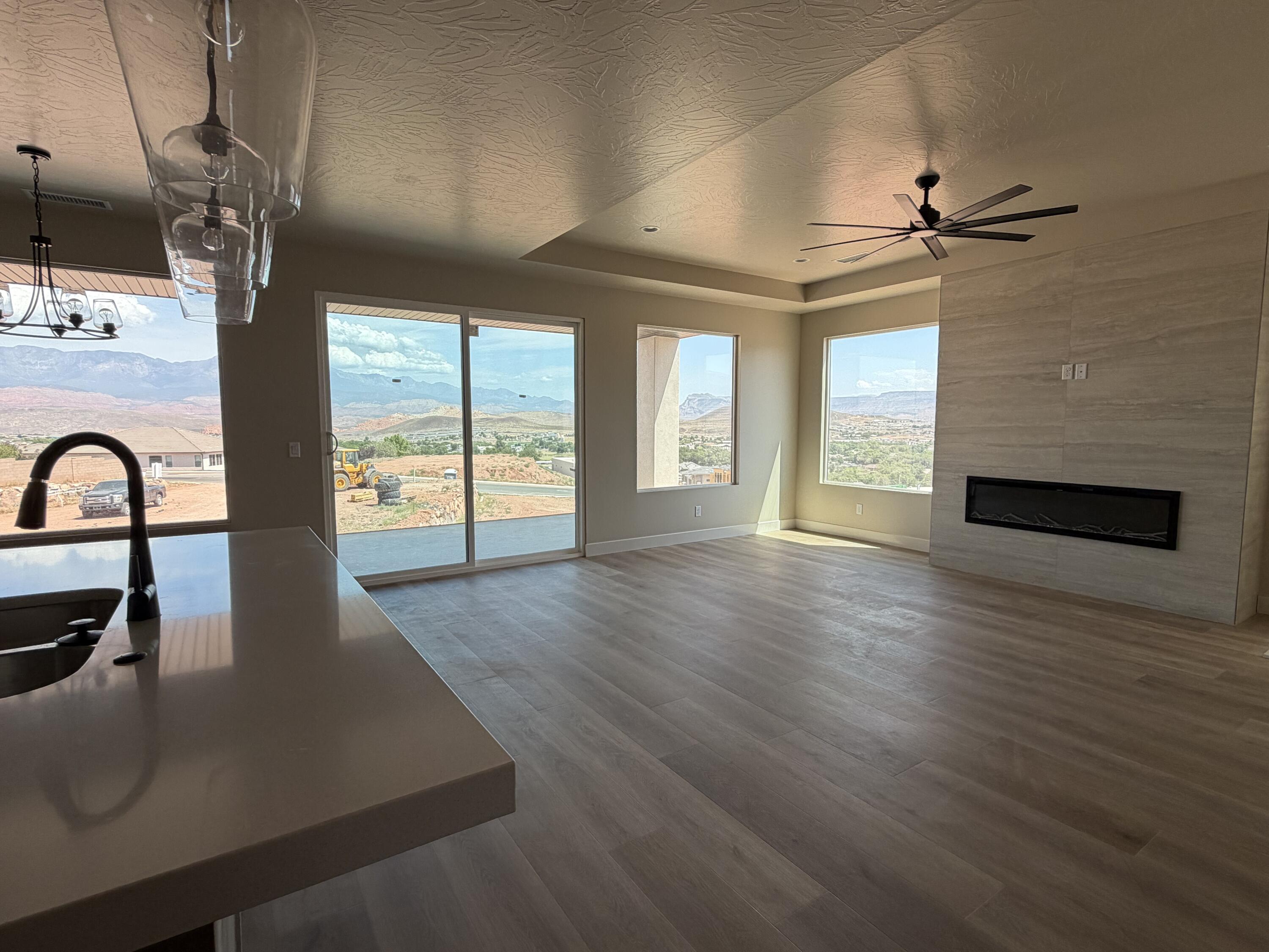 MOUNTAIN VIEW ESTATES - Residential