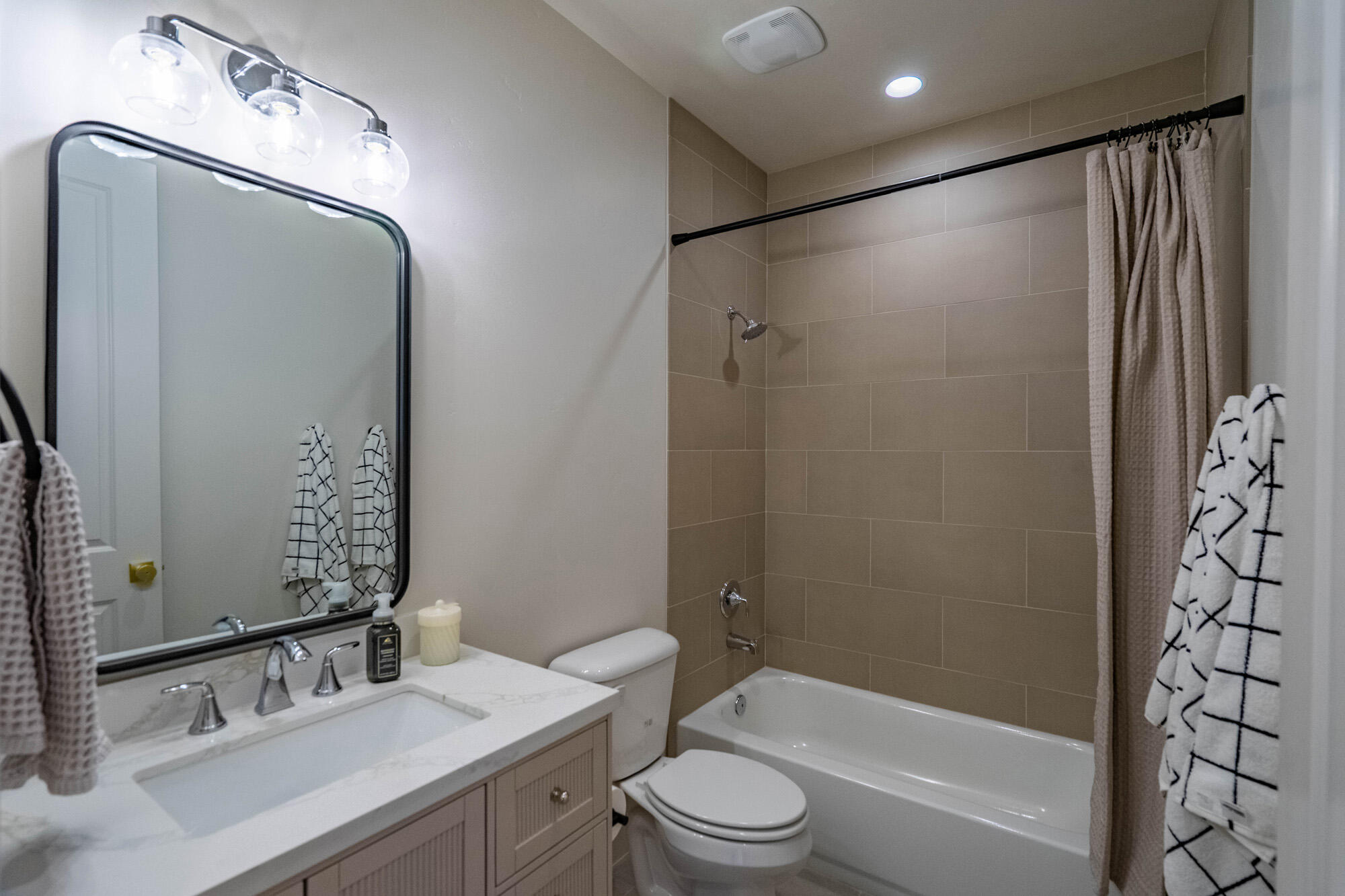 BLOOMINGTON HILLS - Residential