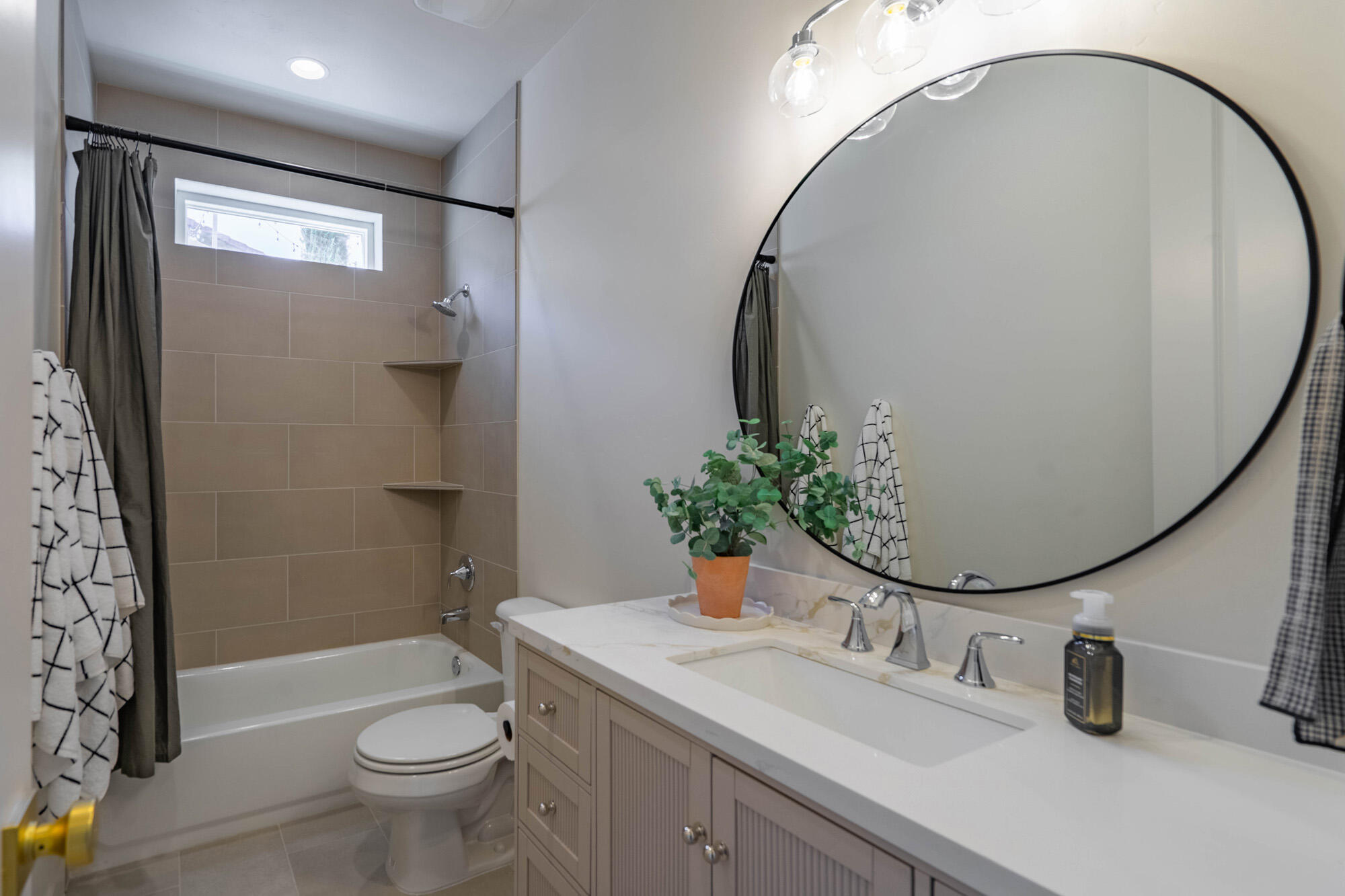 BLOOMINGTON HILLS - Residential