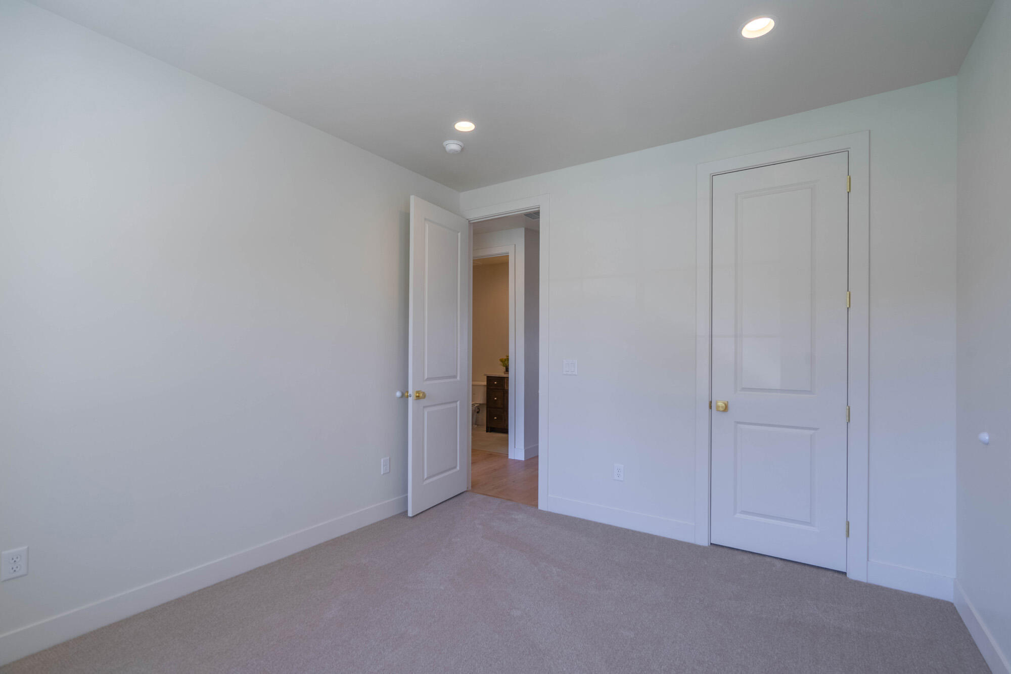 BLOOMINGTON HILLS - Residential