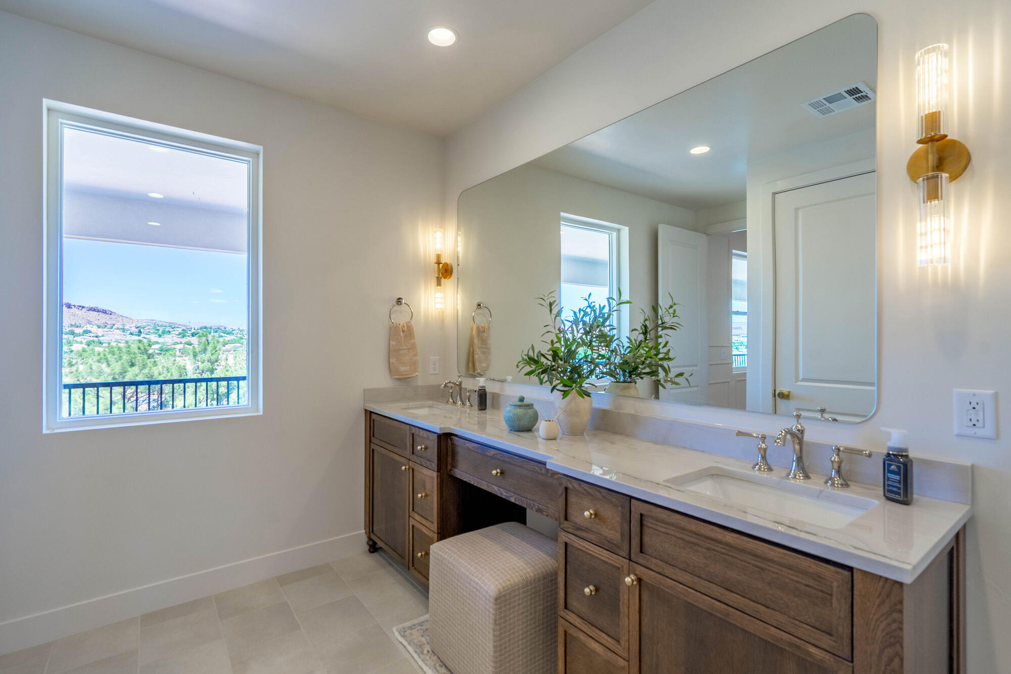 BLOOMINGTON HILLS - Residential