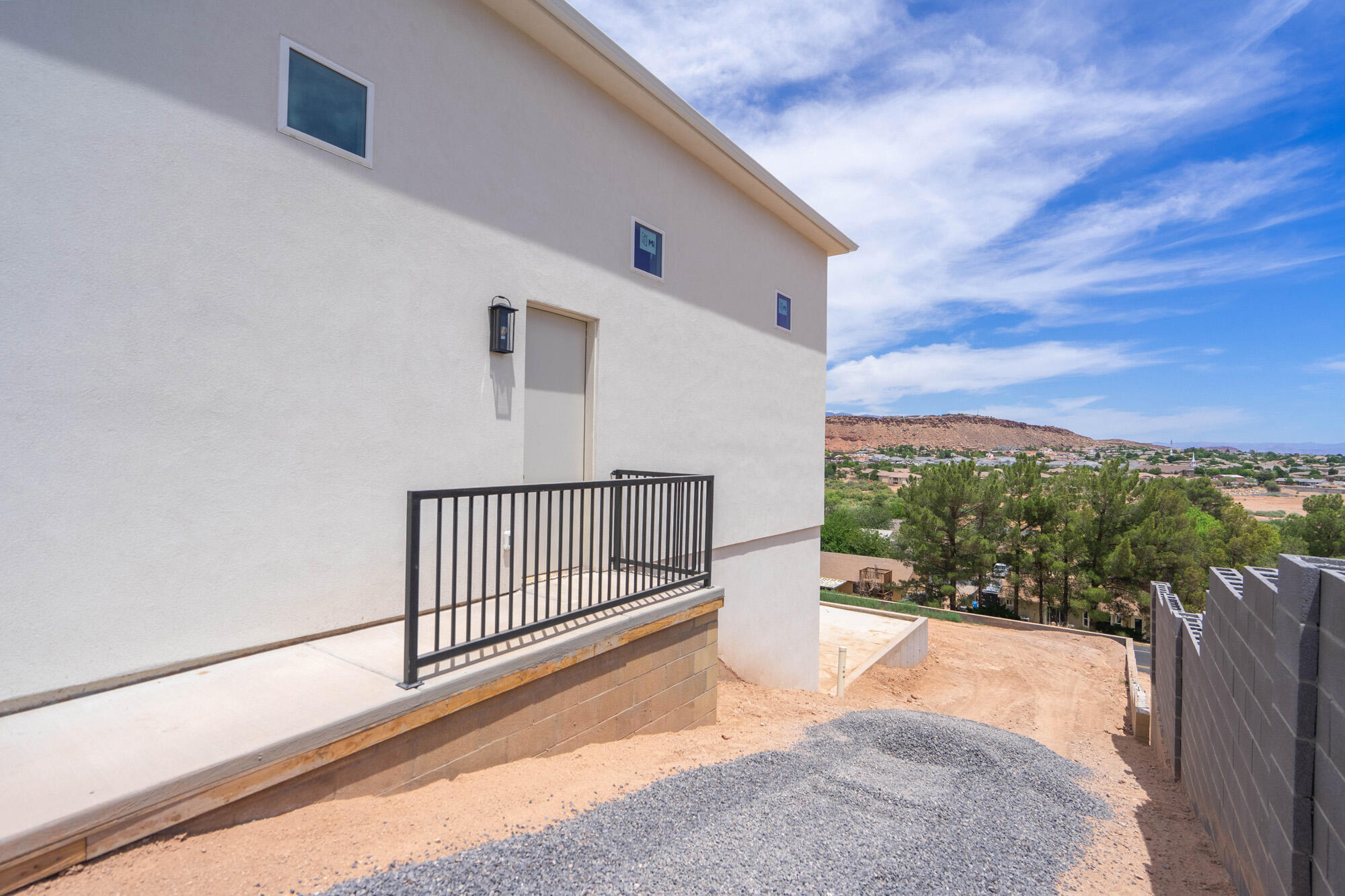 BLOOMINGTON HILLS - Residential