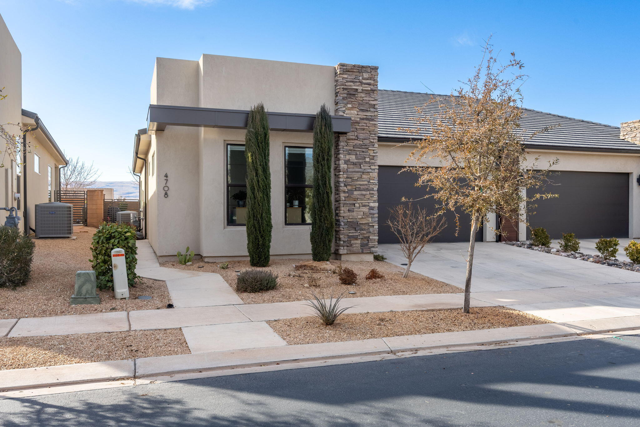 VILLAS AT SUN RIVER - Residential