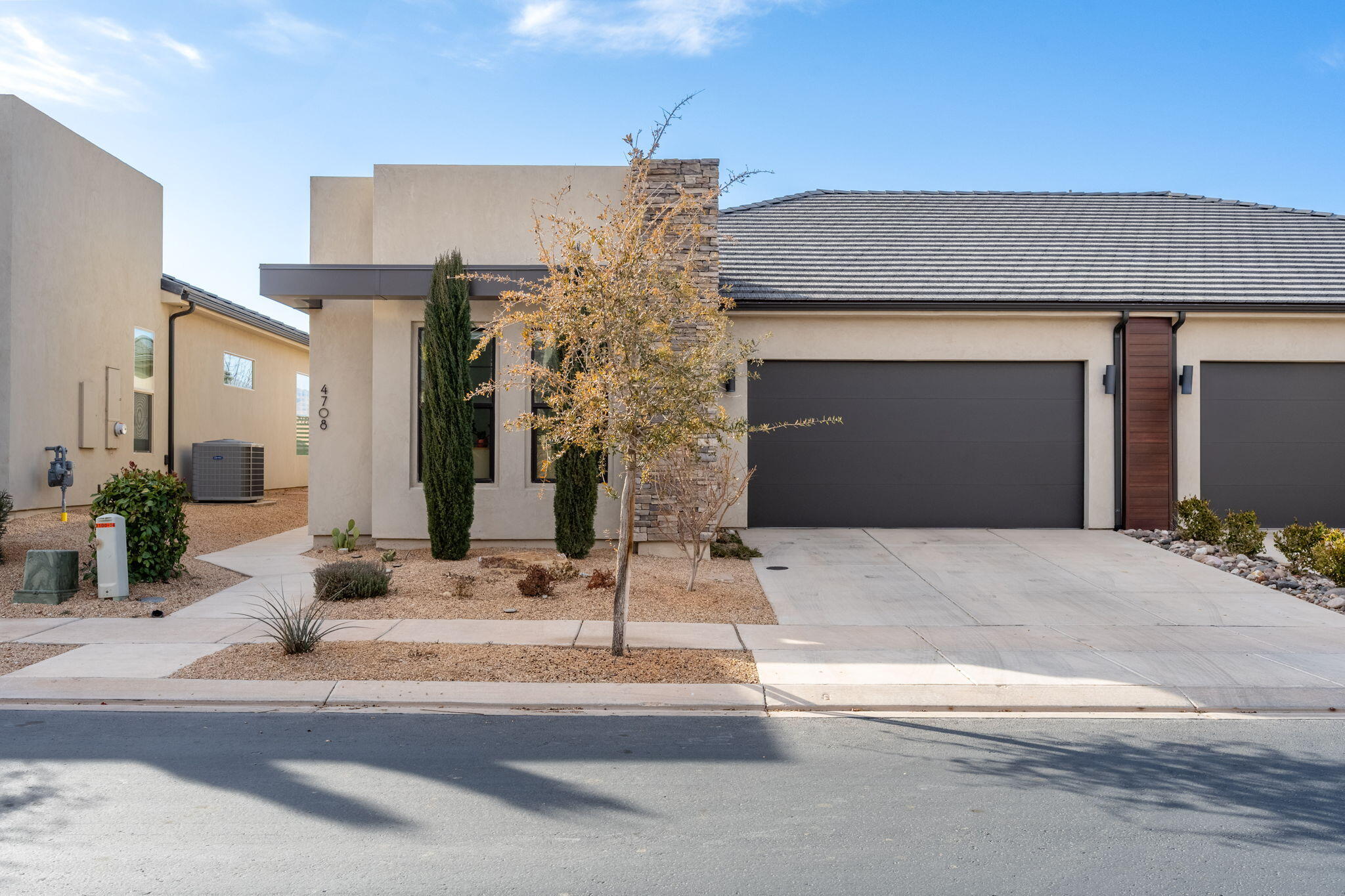 VILLAS AT SUN RIVER - Residential