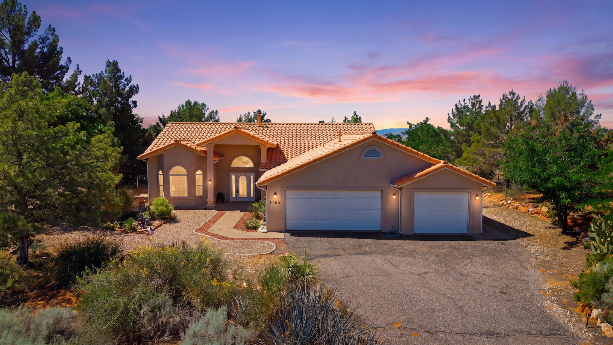 Beautiful home in desirable Winchester Hills surrounded by breathtaking desert landscapes and outdoor adventure! This home sits on 1.01 acres with plenty of room for Animals, RV Parking and Toys. This property offers comfort, convenience, and easy access to hiking, biking, ATV trails, golf and nearby Snow Canyon State Park.