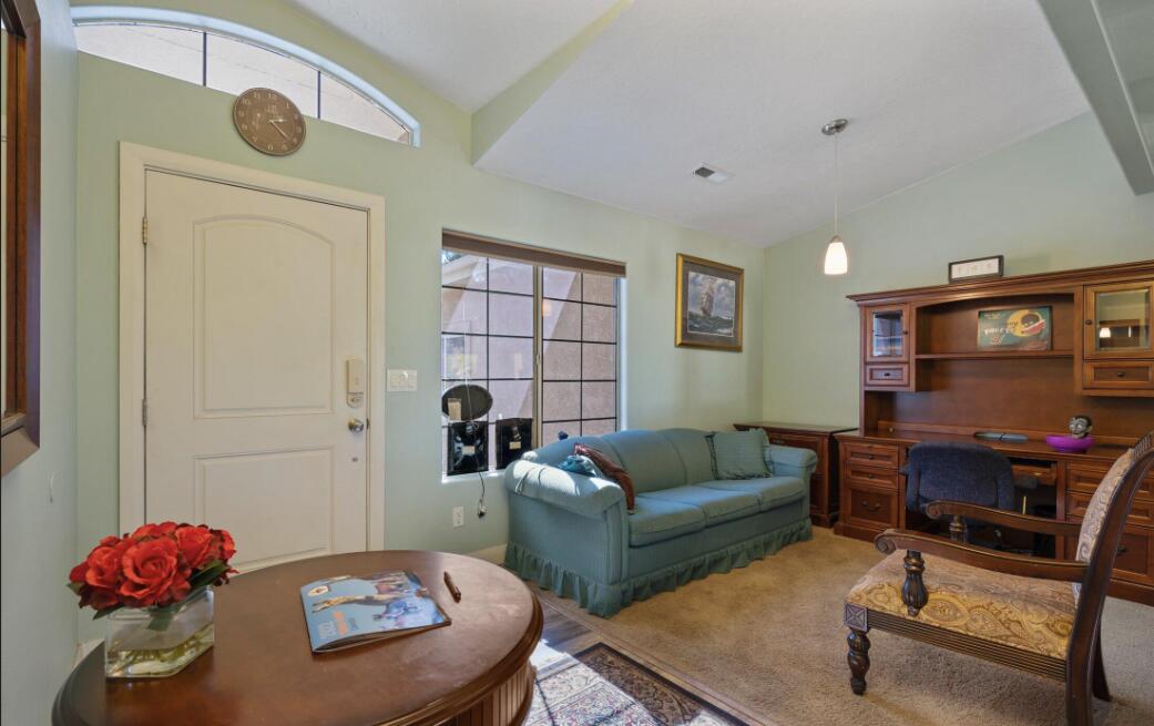 BLOOMINGTON HILLS - Residential