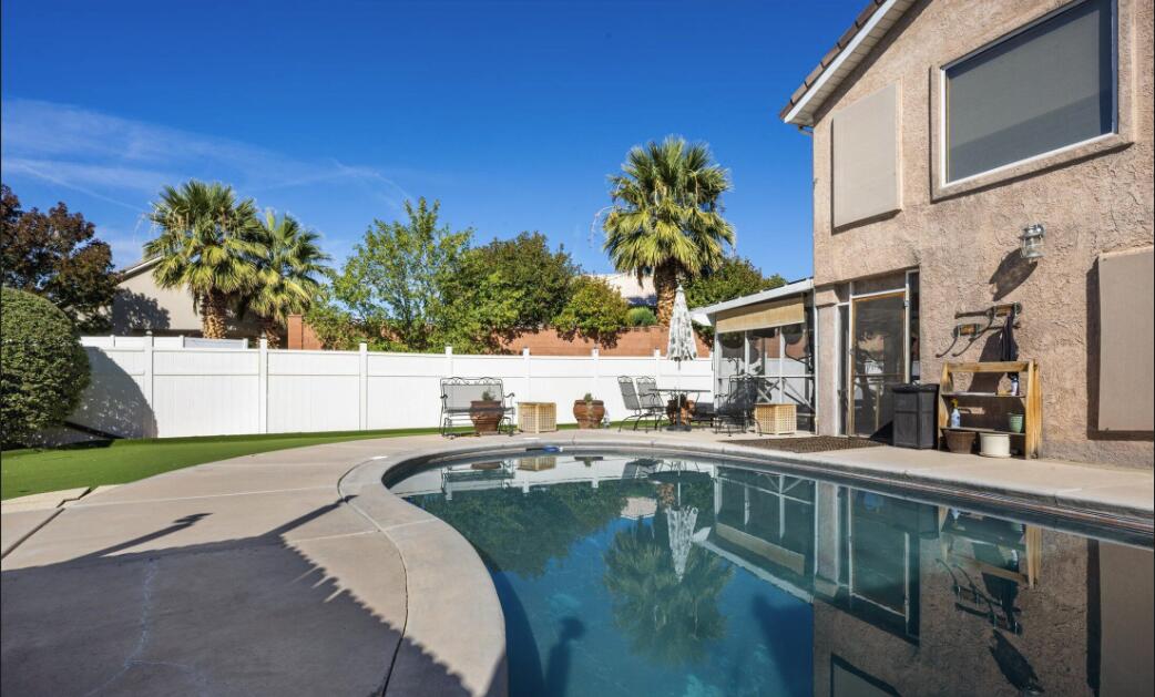 BLOOMINGTON HILLS - Residential