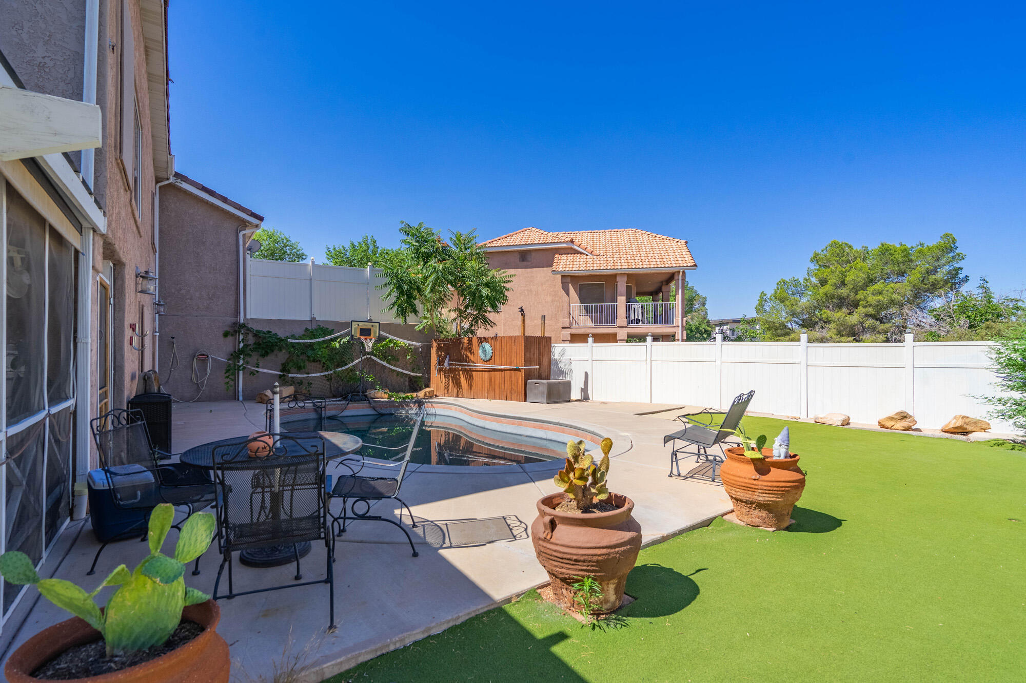 BLOOMINGTON HILLS - Residential
