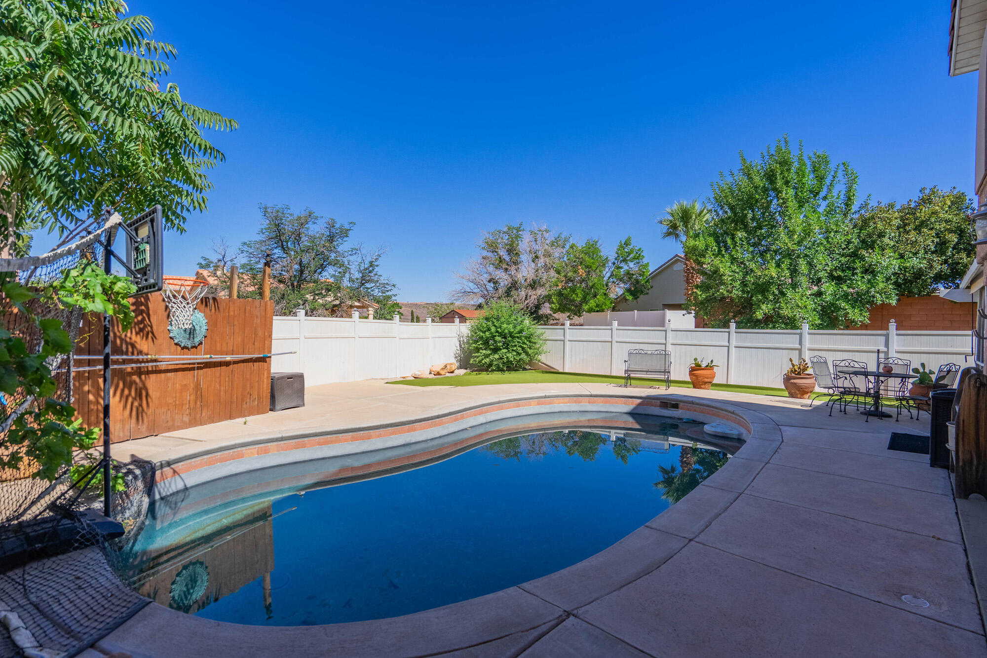 BLOOMINGTON HILLS - Residential