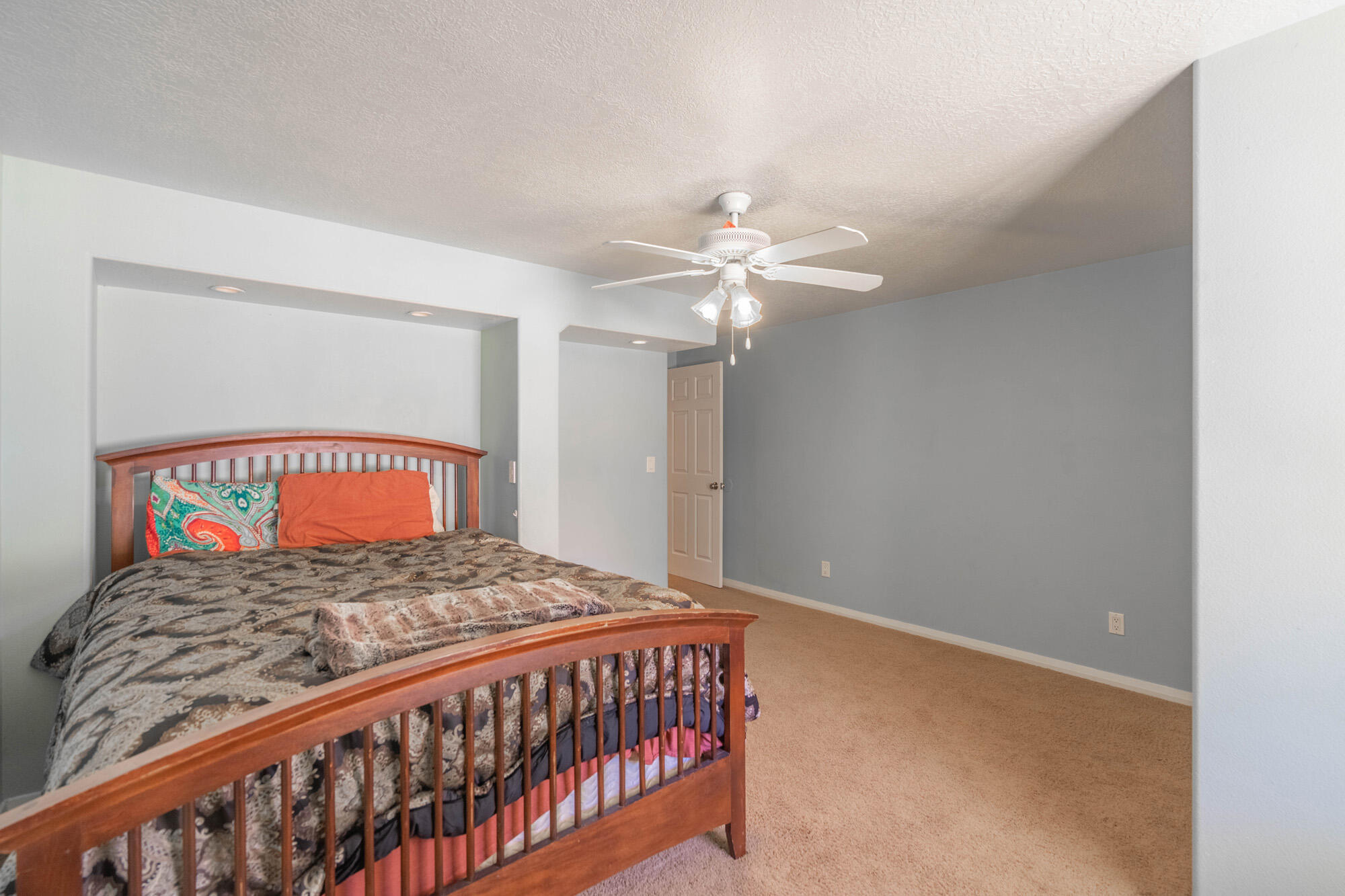 BLOOMINGTON HILLS - Residential