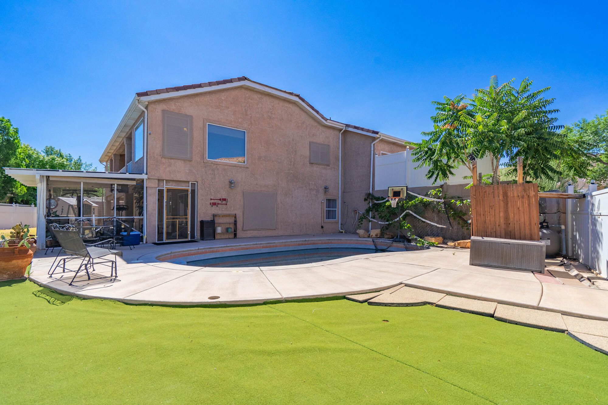 BLOOMINGTON HILLS - Residential