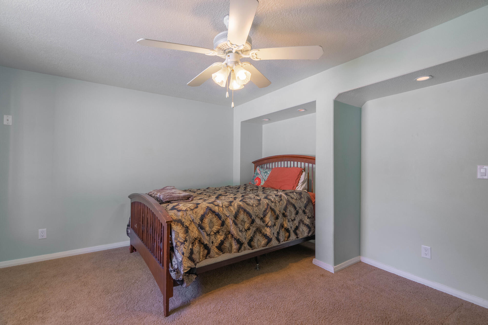 BLOOMINGTON HILLS - Residential