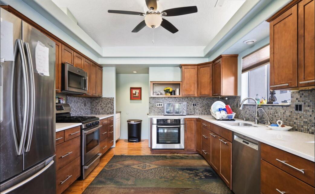 BLOOMINGTON HILLS - Residential