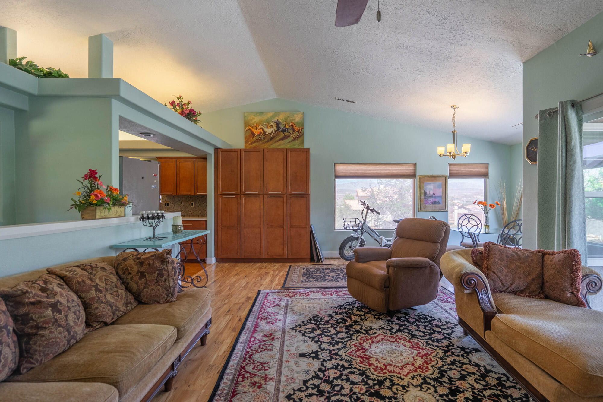 BLOOMINGTON HILLS - Residential