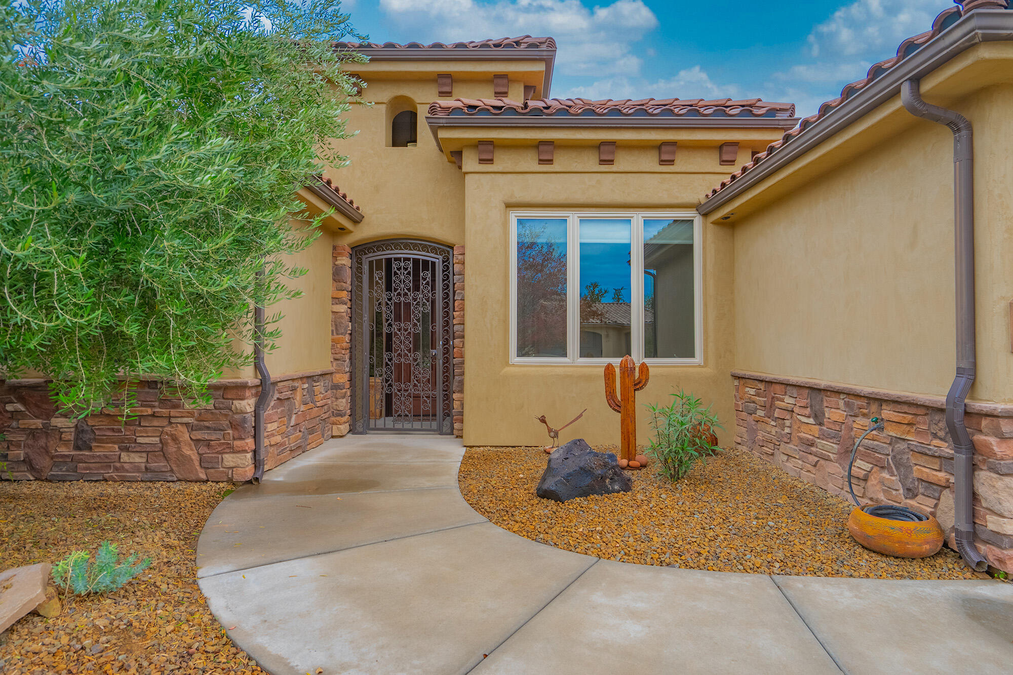 Immaculate 1-owner home in coveted Foremaster Ridge! Tucked in a quiet cul-de-sac, this property impresses with a 4-car garage, RV parking, and a gourmet kitchen that opens to a spacious covered patio--perfect for year-round entertaining. The luxurious, private primary suite features a large walk-in shower. Thoughtful touches include handicap-friendly features, a generous craft/laundry room with sink, and a Kinetico water system. Outdoors, enjoy raised garden beds, a garden shed, and fruit-producing apricot, pomegranate, fig trees, plus grapes. Seller is related to agent.