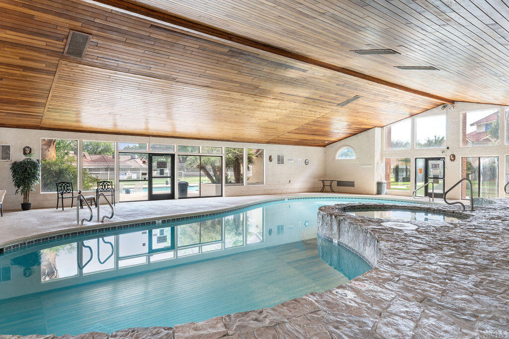 WILLOW RUN RESORT CONDOS - Residential