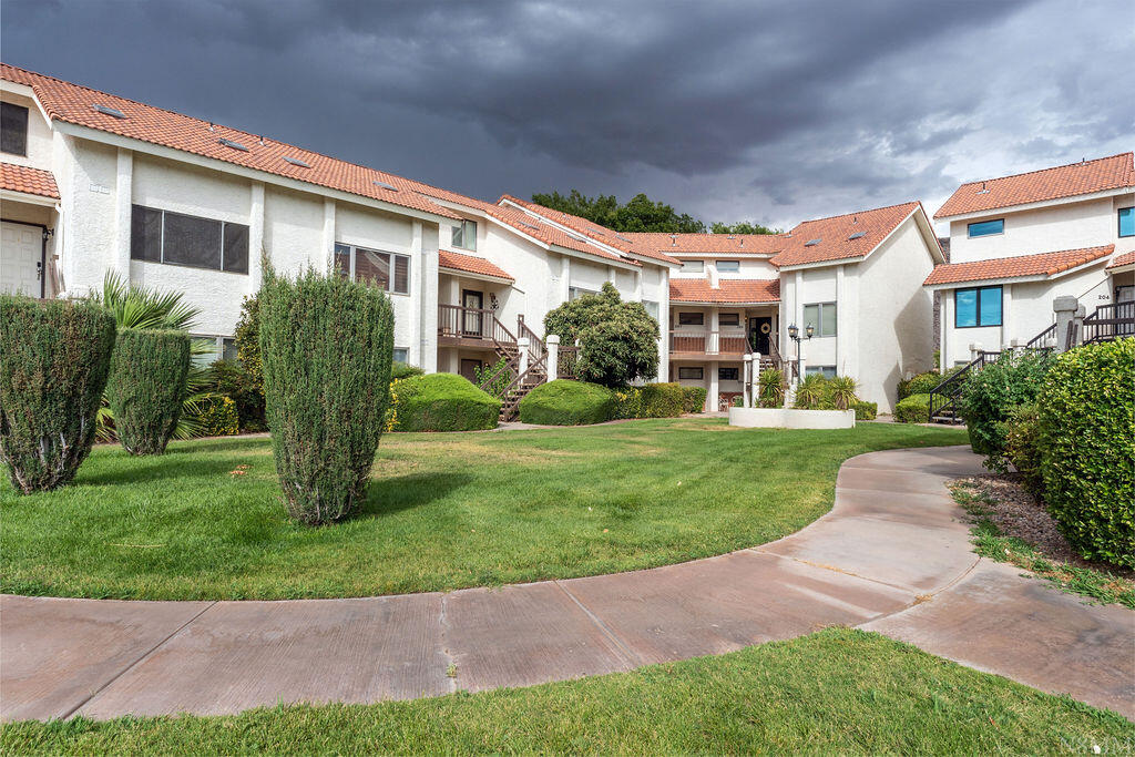 WILLOW RUN RESORT CONDOS - Residential