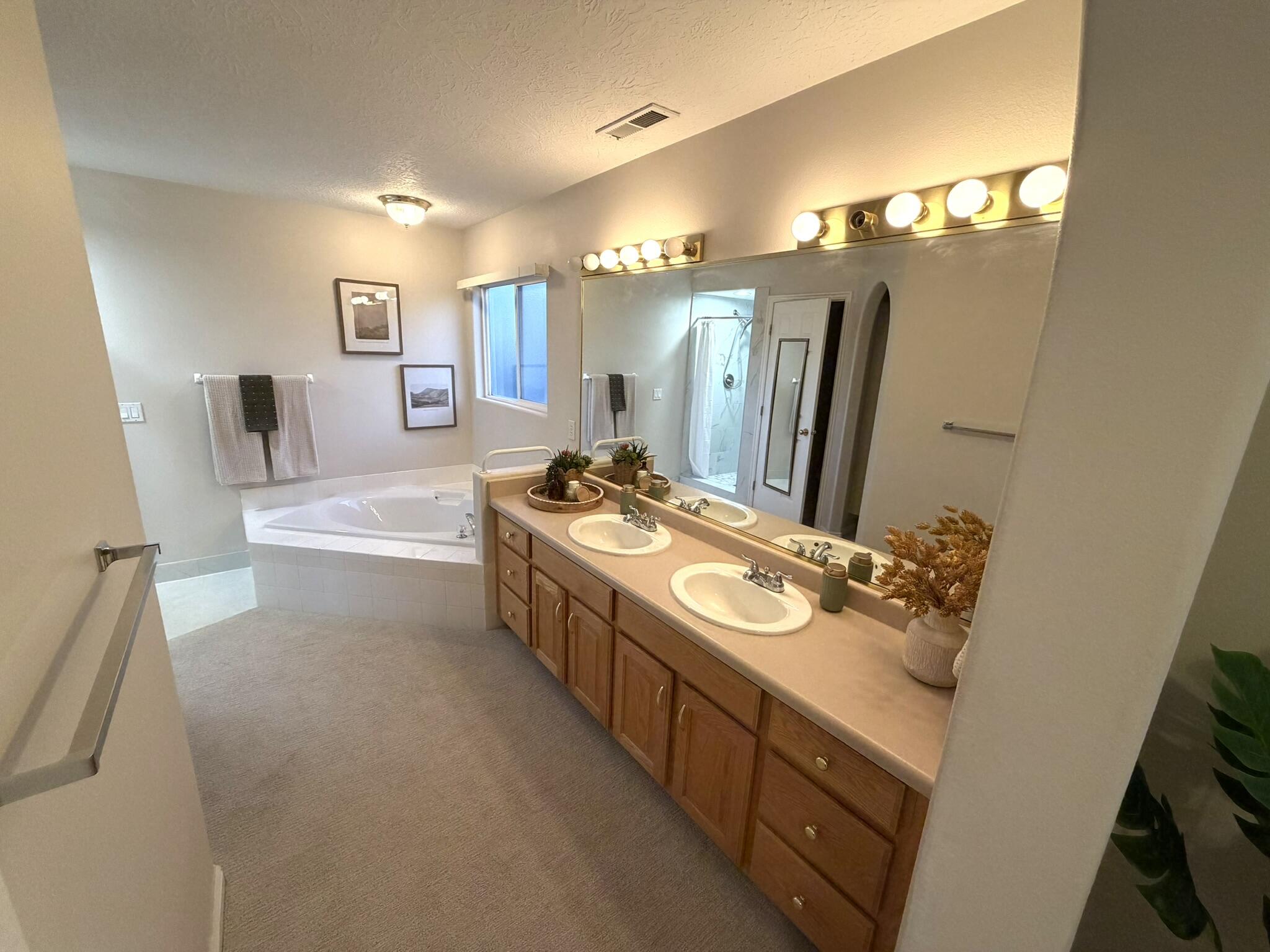 SILVERCREEK TOWNHOMES - Residential