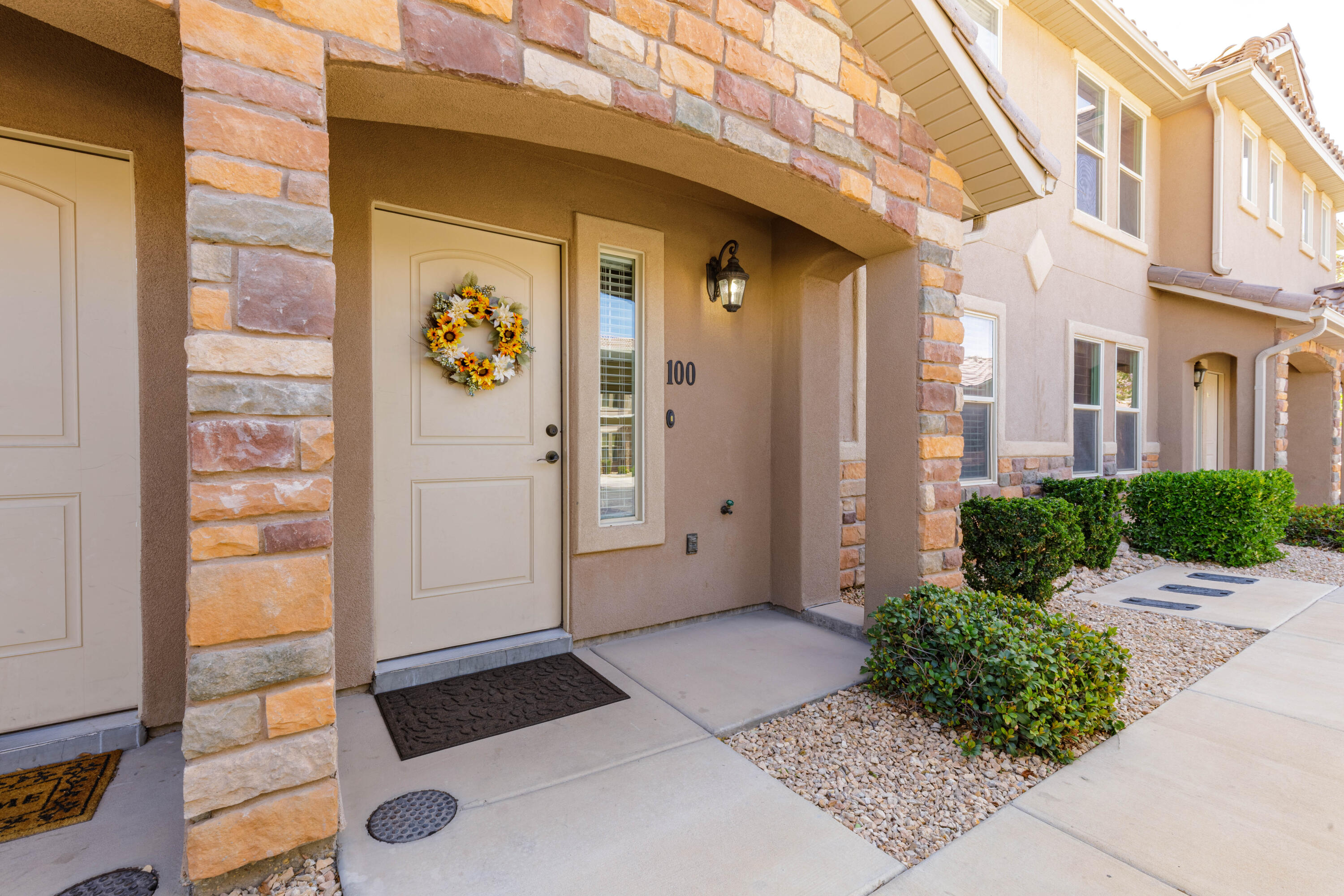 Fresh, comfortable, and move-in ready! This 3 bed, 2.5 bath townhouse offers two spacious living areas and a functional layout that makes everyday living easy. Fresh updates include new paint, carpet, and microwave. A rare bonus, this unit offers two parking spaces (one covered). Conveniently located just a few doors down from community amenities including pool, spa, fitness room, and playground. Great opportunity for those looking for a low-maintenance home or an income-producing property.
Schedule your showing today and come see the value for yourself!