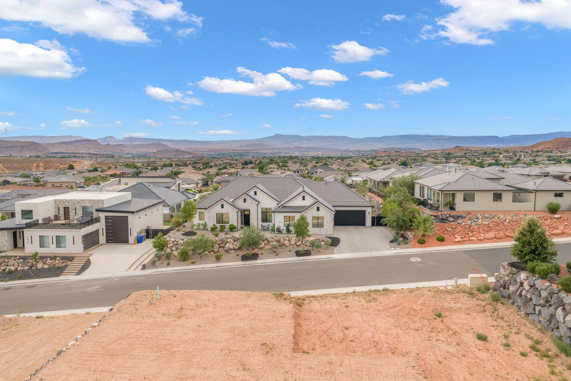 WASHINGTON VISTA - Residential