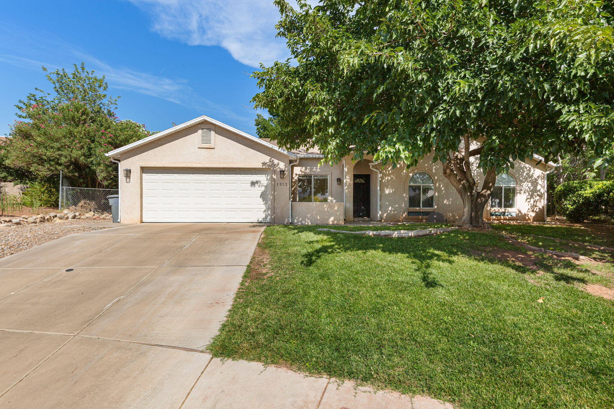 No association dues, nice sized fenced yard in a cul-de-sac.  New carpet and ready for buyers to move in.  Bathrooms were remodeled a couple of years ago.  Cute home and neighbors seem very nice.