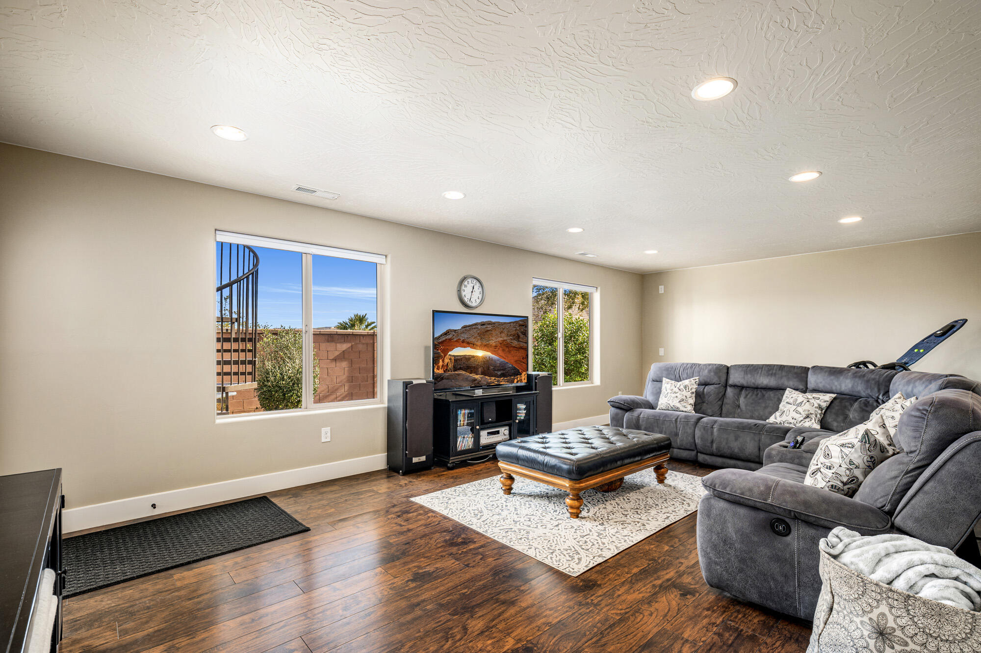 TONAQUINT TERRACE - Residential