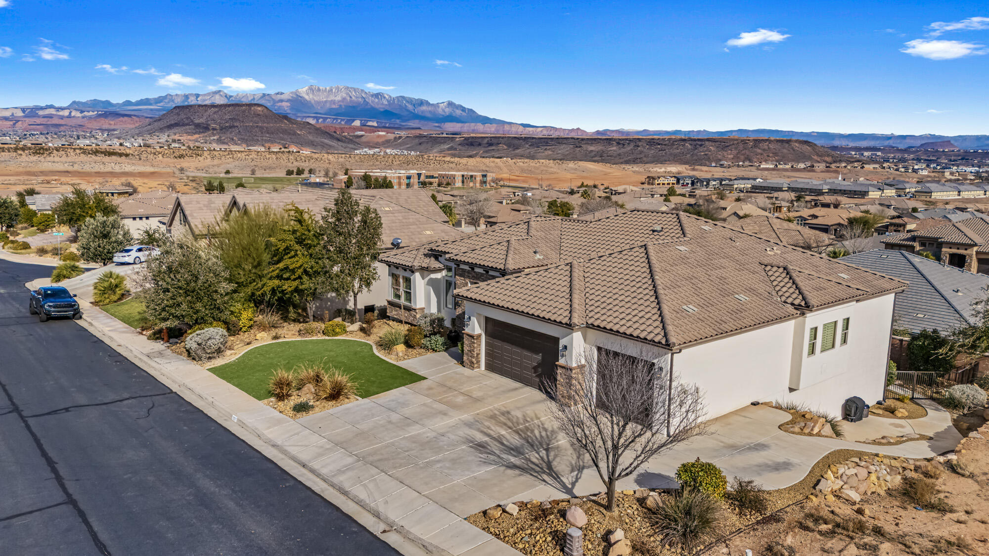 TONAQUINT TERRACE - Residential