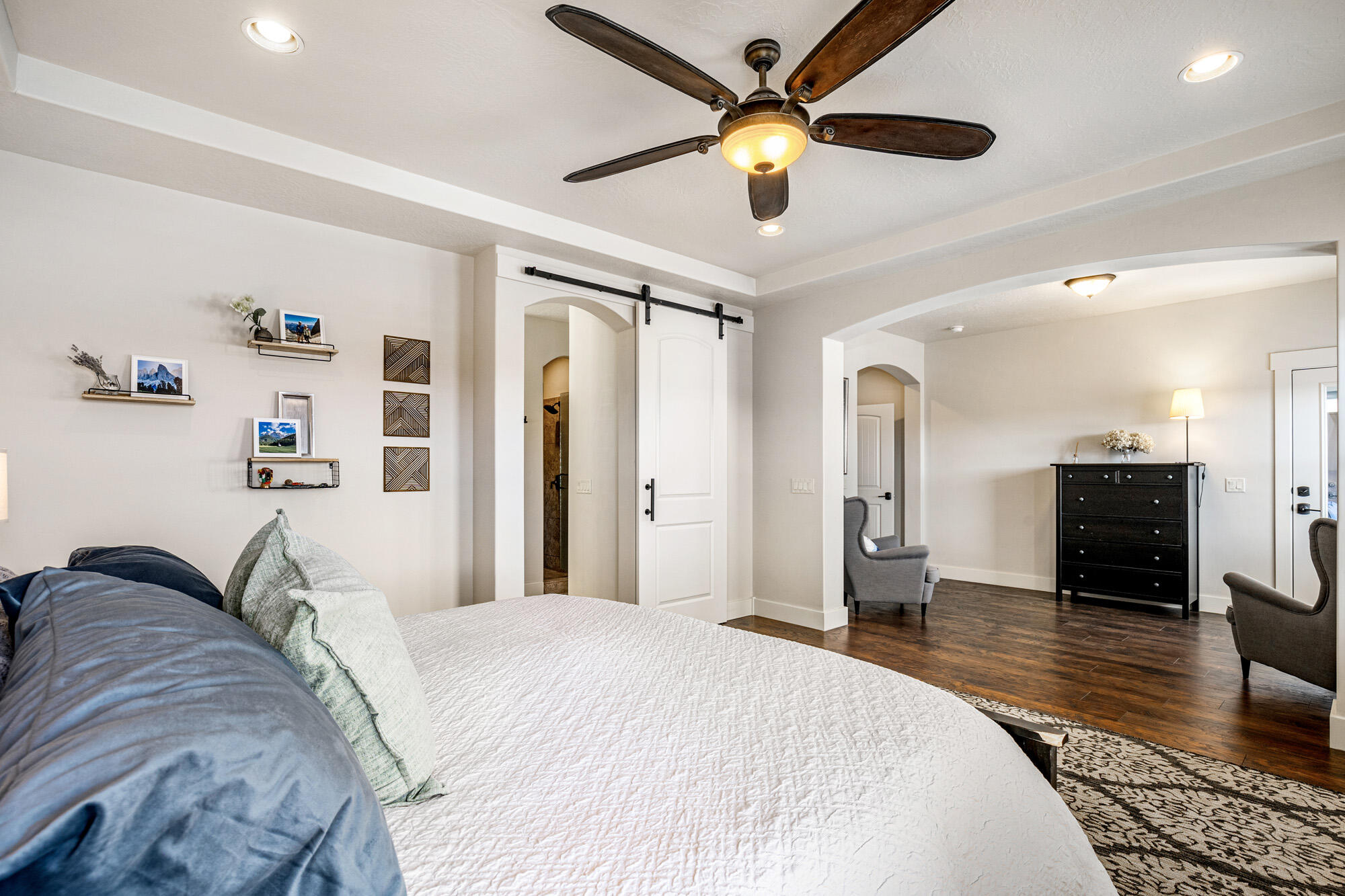 TONAQUINT TERRACE - Residential