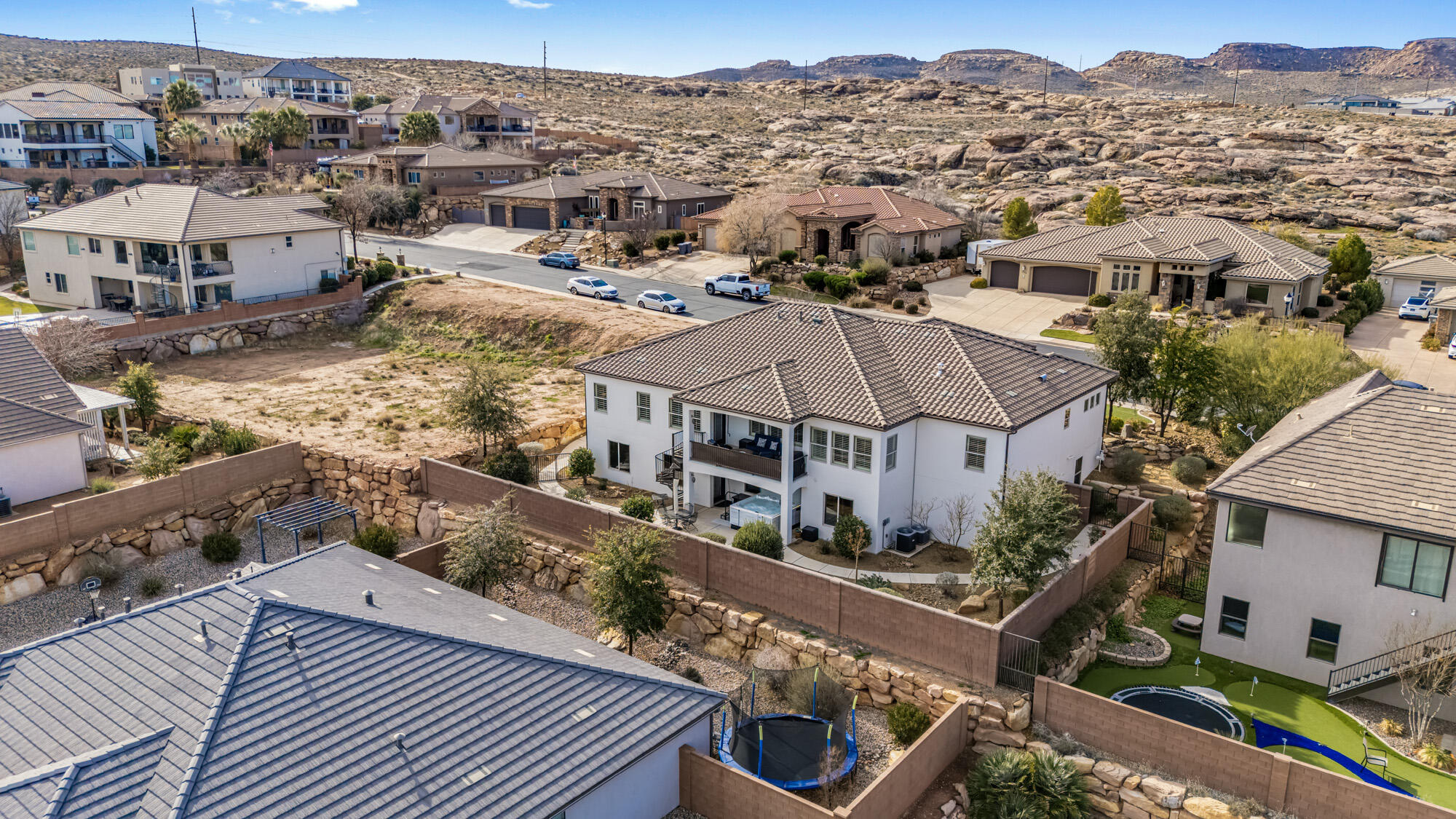 TONAQUINT TERRACE - Residential