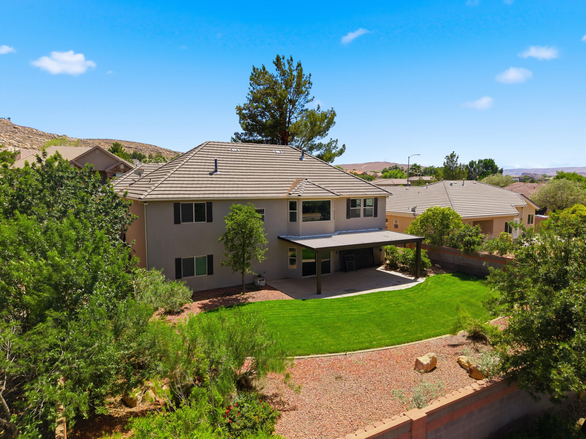BOULDERS - Residential