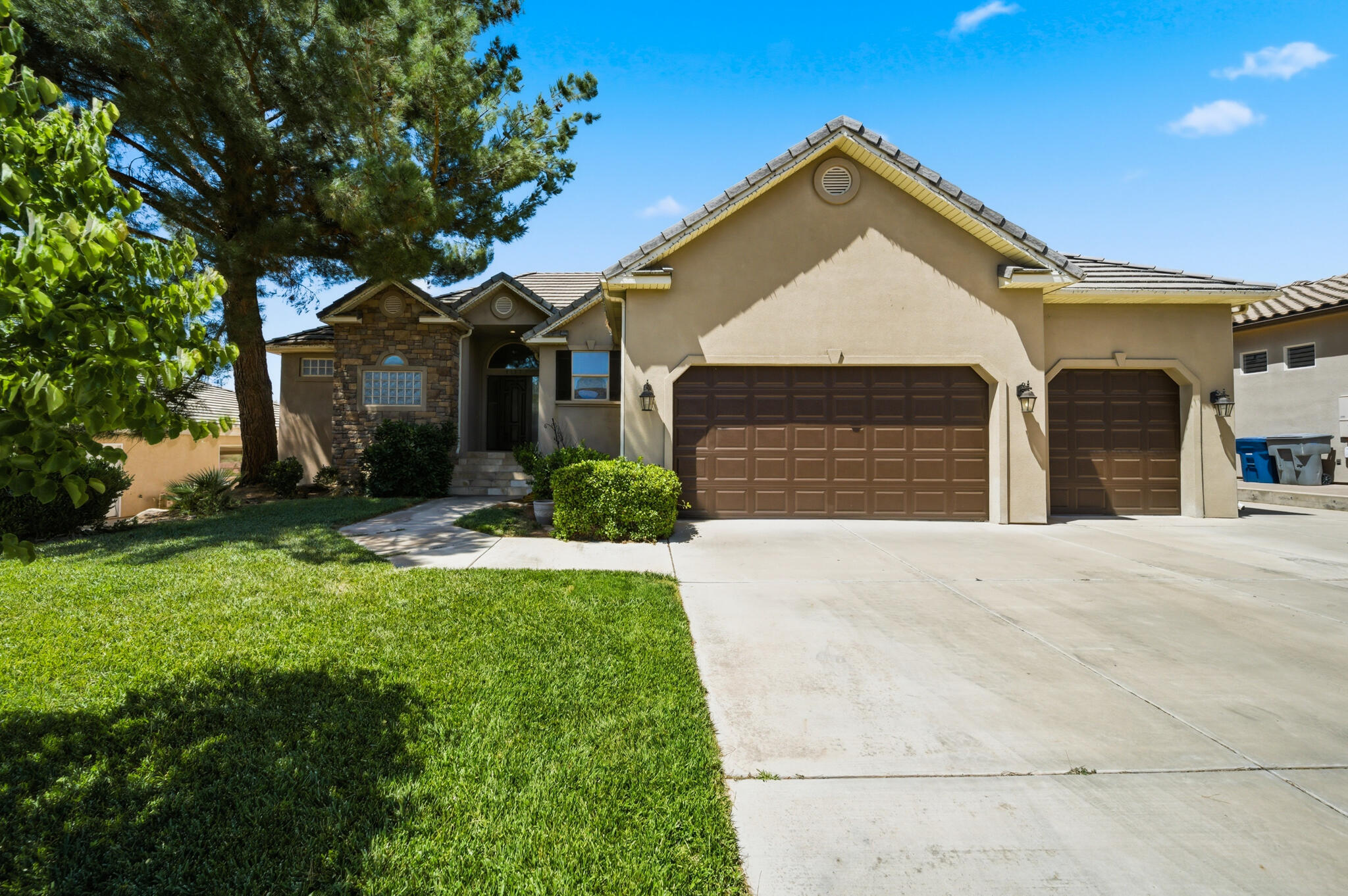BOULDERS - Residential