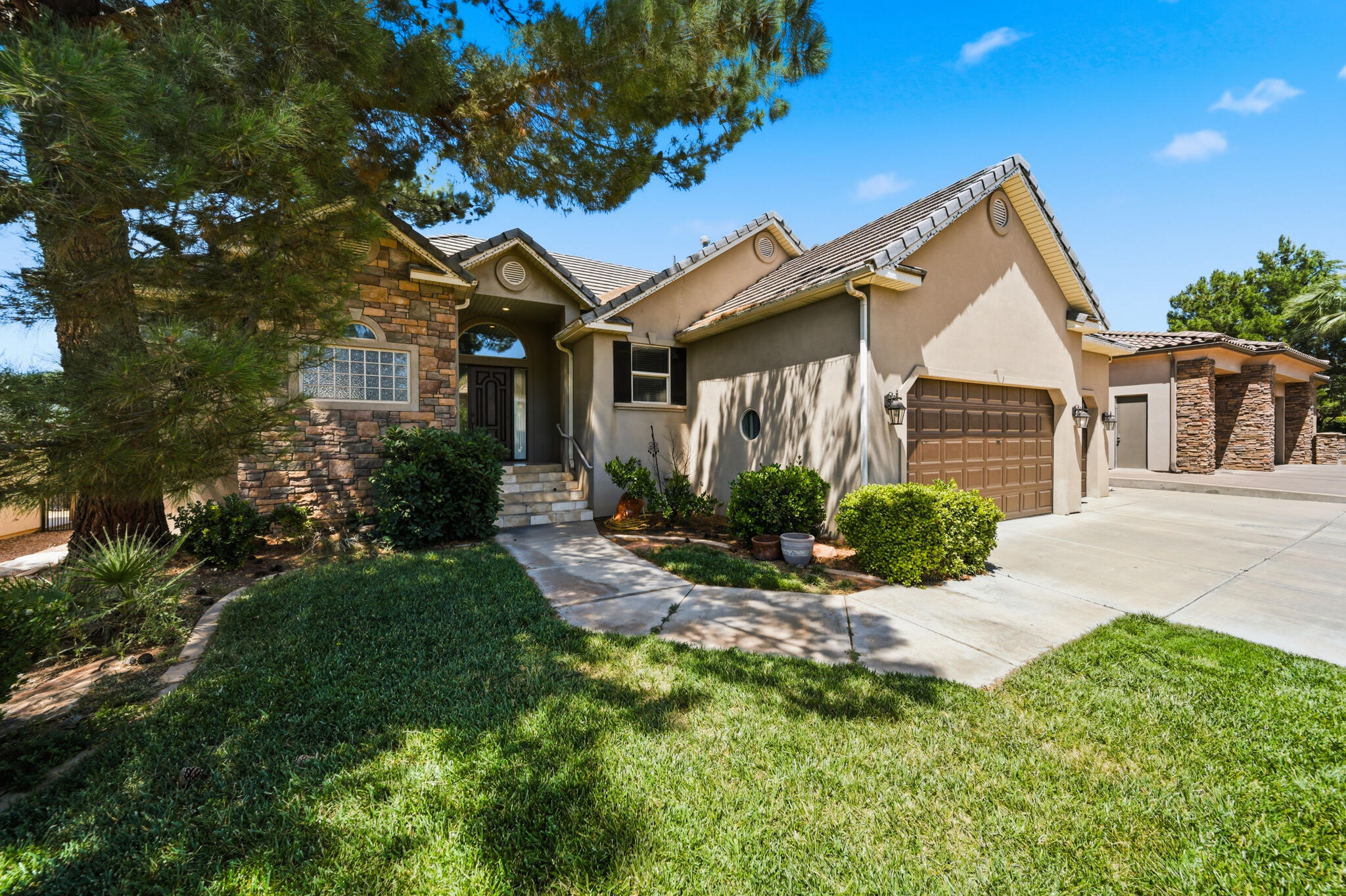 BOULDERS - Residential