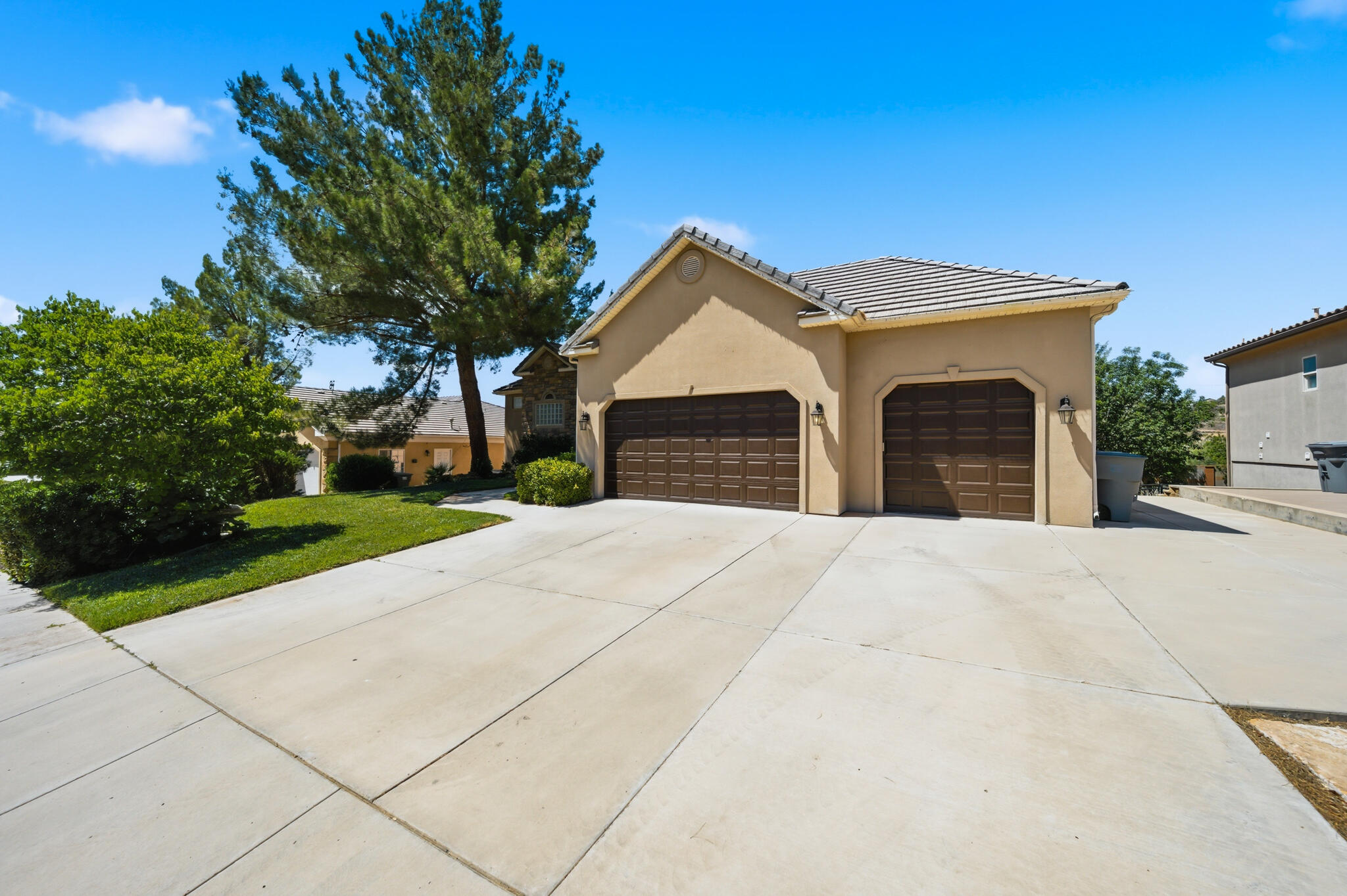 BOULDERS - Residential