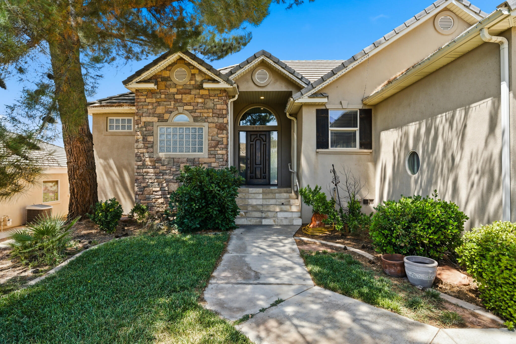 BOULDERS - Residential