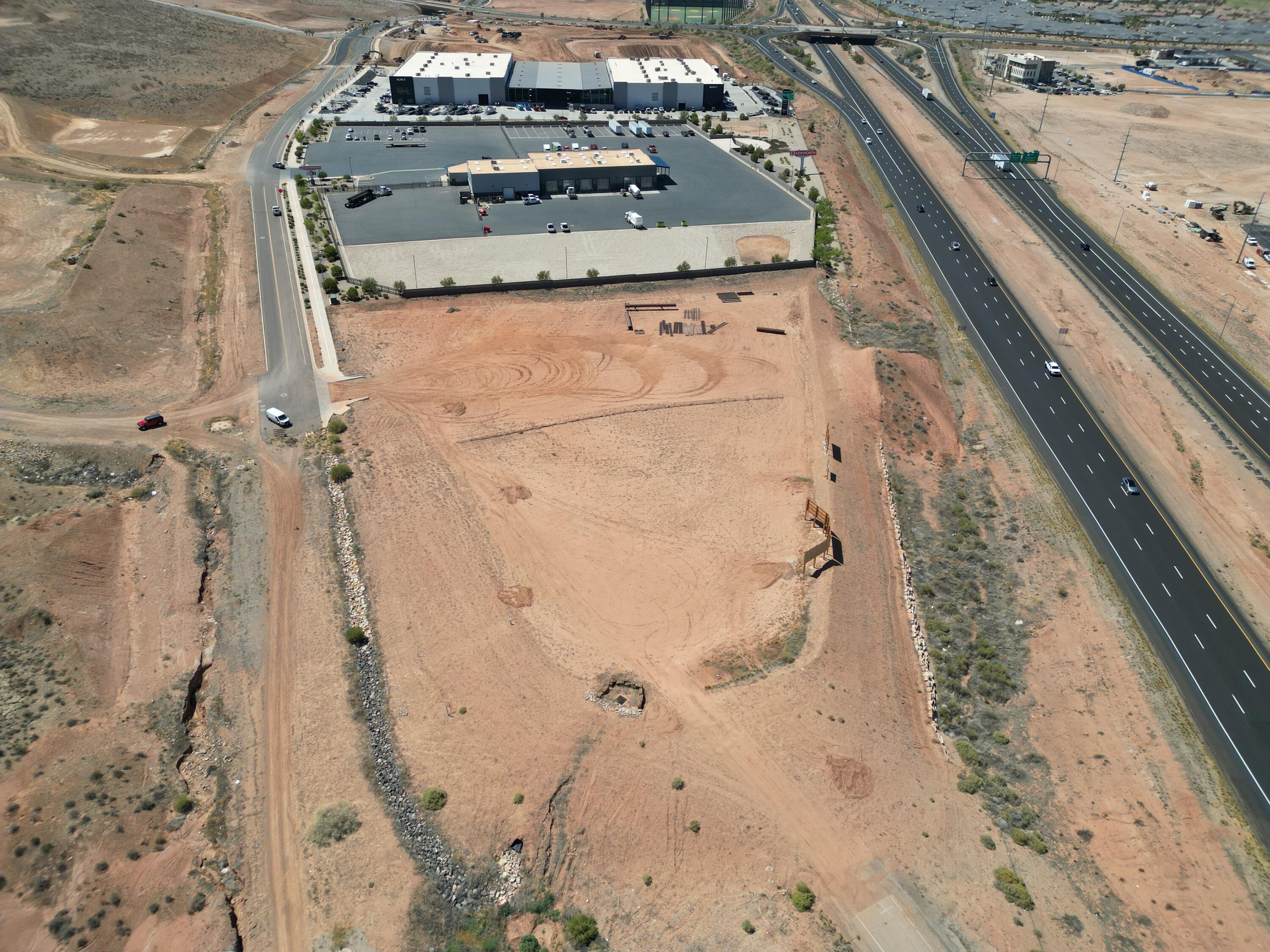 KENWORTH COMMERCIAL SUB - Land