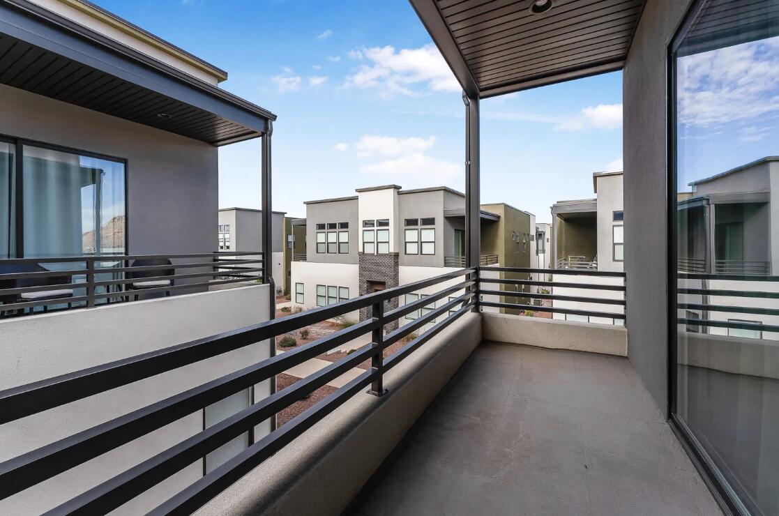 BLOOMINGTON VAC VILLAS - Residential