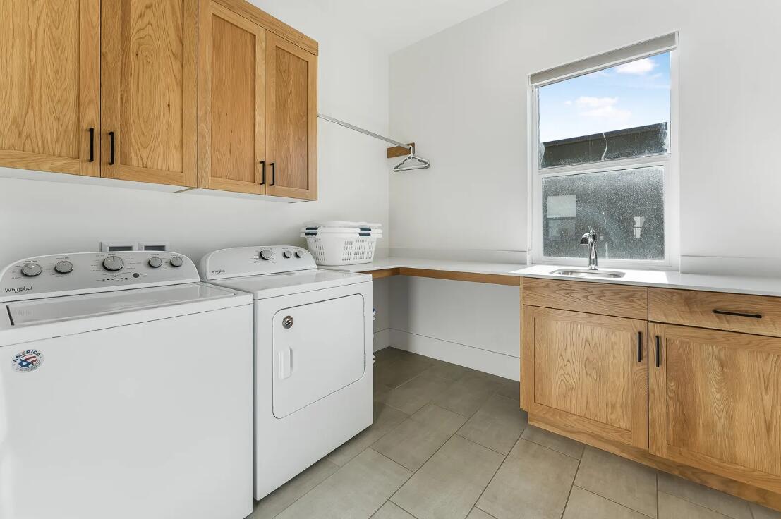 BLOOMINGTON VAC VILLAS - Residential