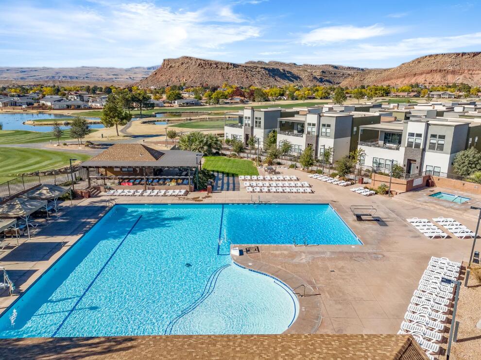 BLOOMINGTON VAC VILLAS - Residential