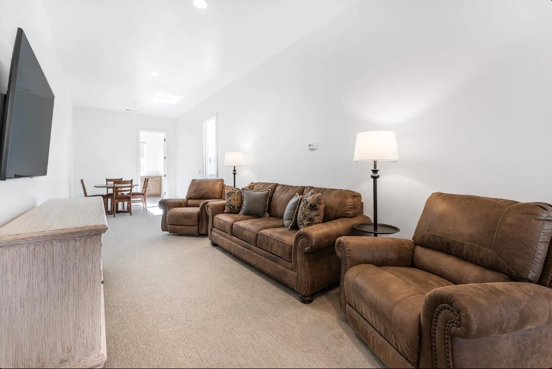 BLOOMINGTON VAC VILLAS - Residential